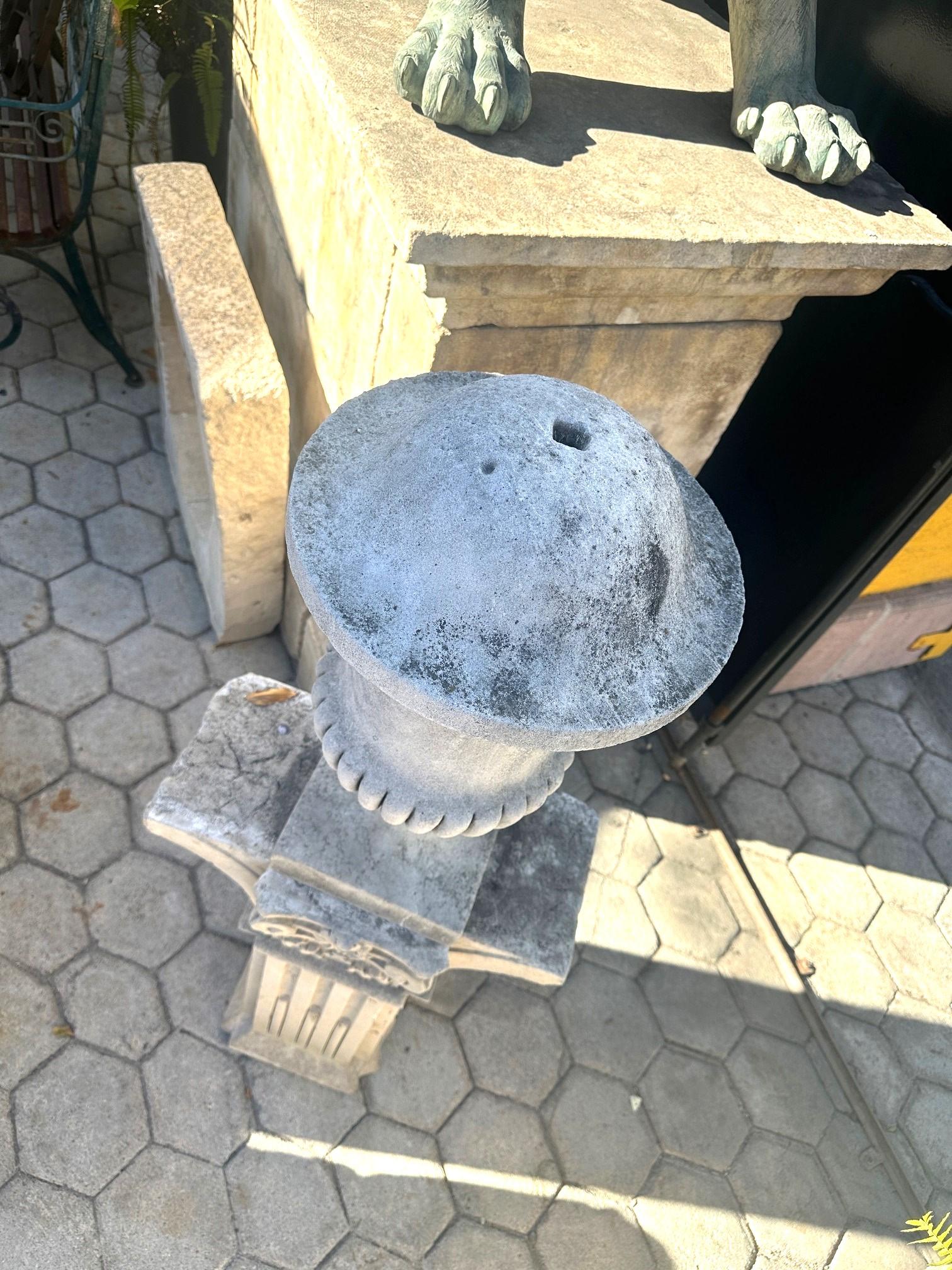 Finial di pietra intagliato a mano Elemento architettonico dell'urna medicea pezzo centrale Antiquariato in vendita 10