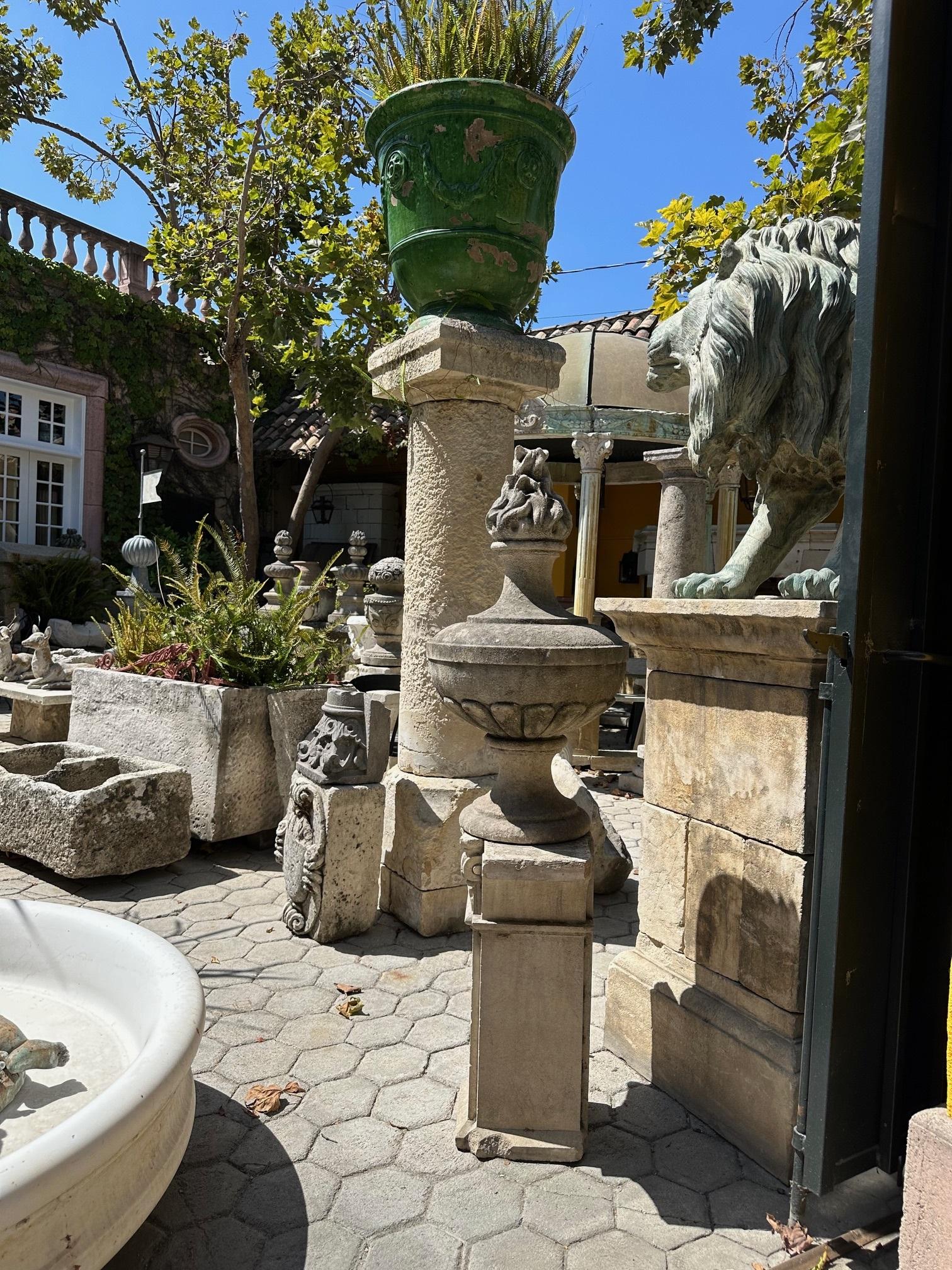 Remate de Piedra Tallado a Mano Elemento Arquitectónico Decorativo Antigüedades, LA, CA en venta 15