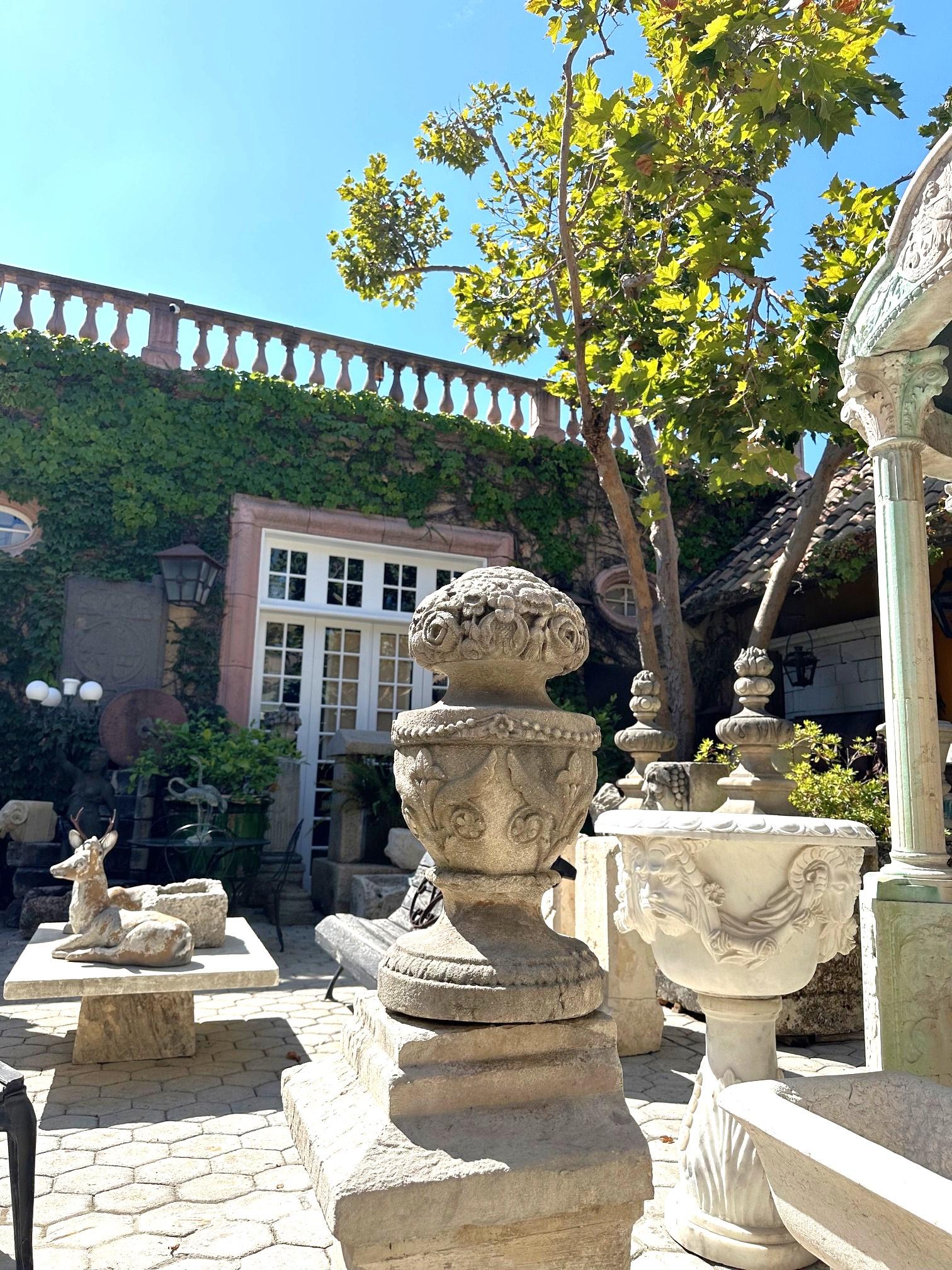 Remate de Piedra Tallado a Mano Elemento Arquitectónico Decorativo Urna Antigüedades paisaje en venta 3