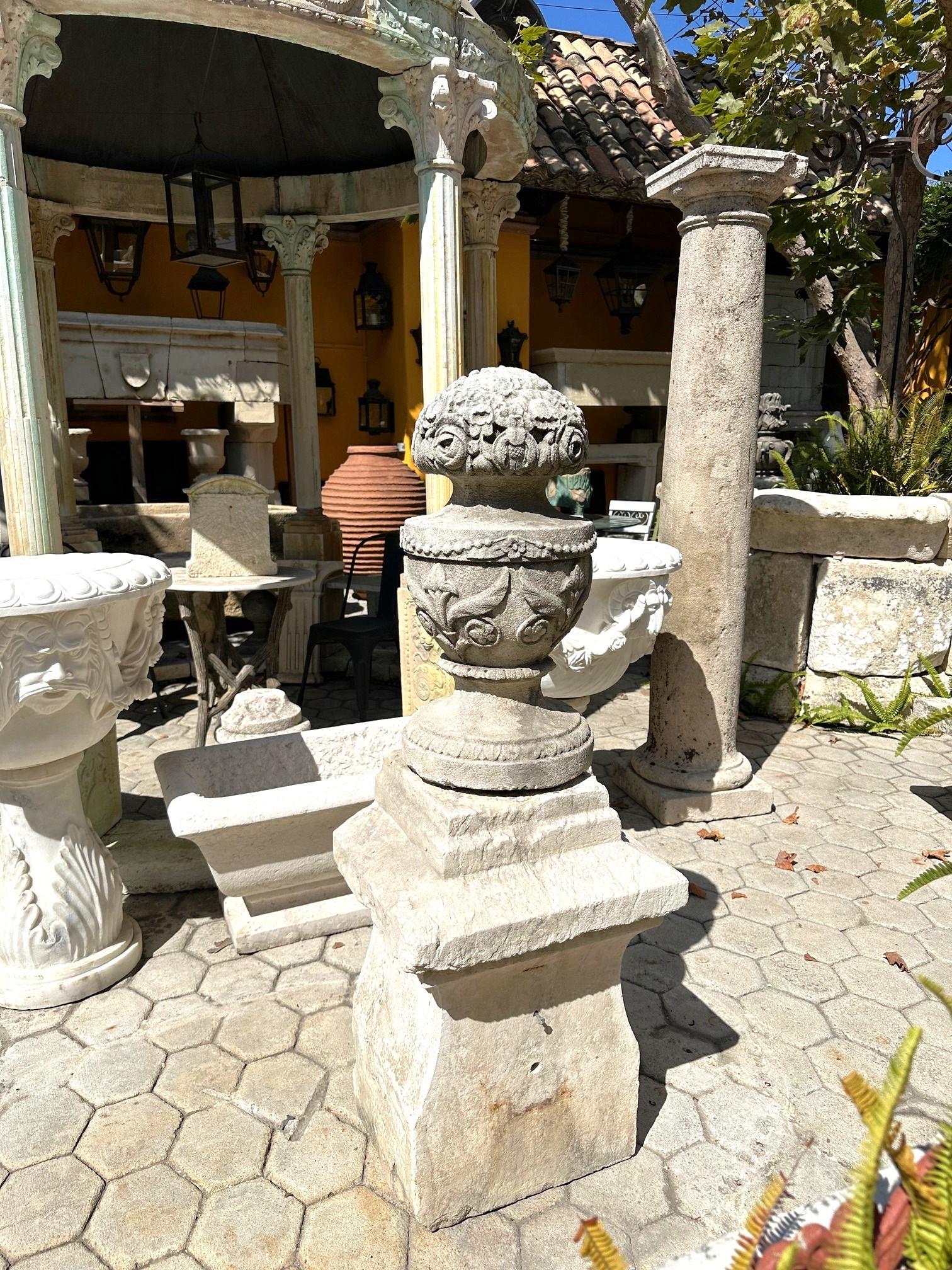 Remate de Piedra Tallado a Mano Elemento Arquitectónico Decorativo Urna Antigüedades paisaje en venta 12