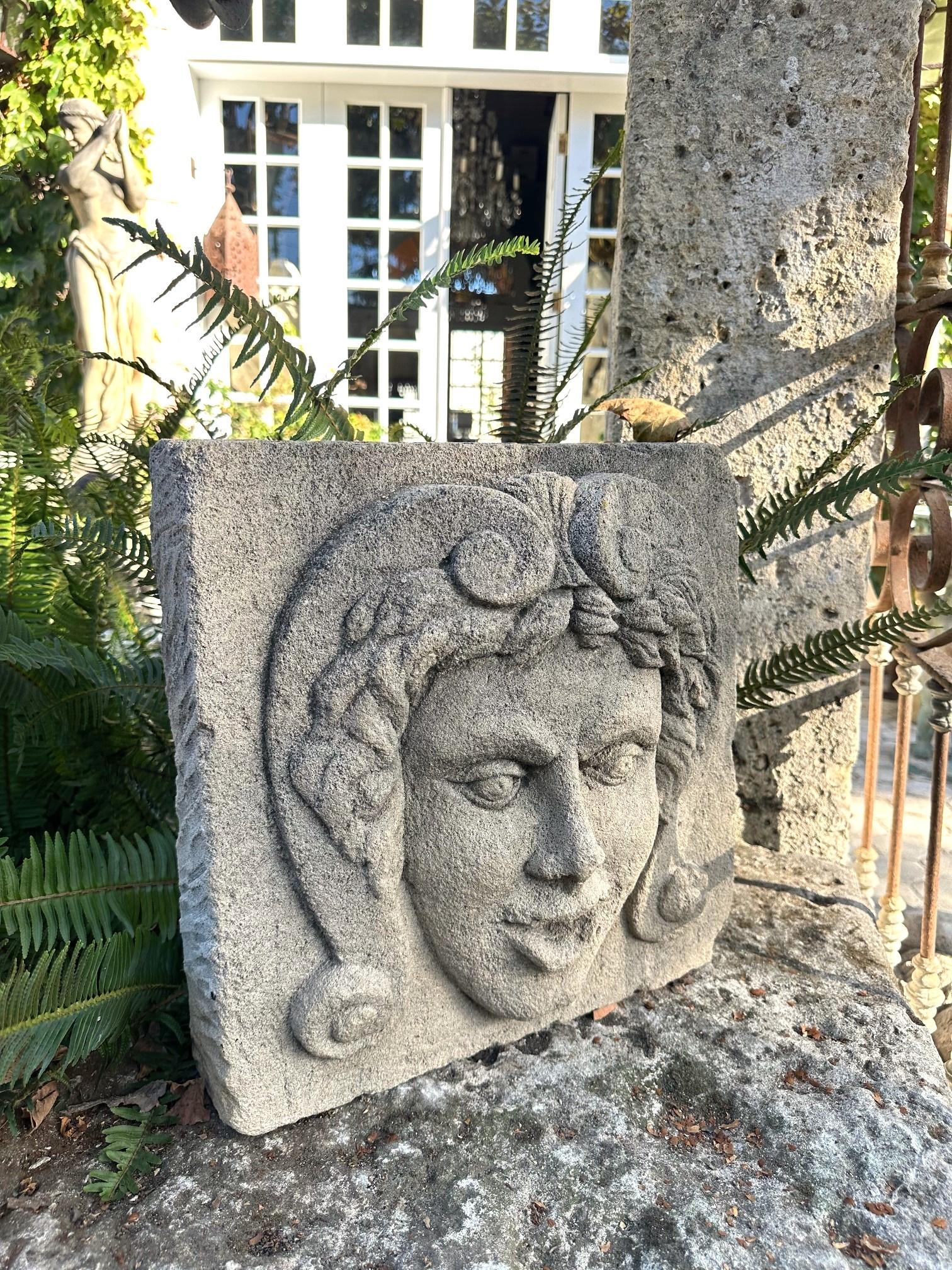Handgeschnitzter Stein-Brunnenkopf mit gesprenkelter Rückseite, Antiques, rustikale Wandhalterung CA im Angebot 6