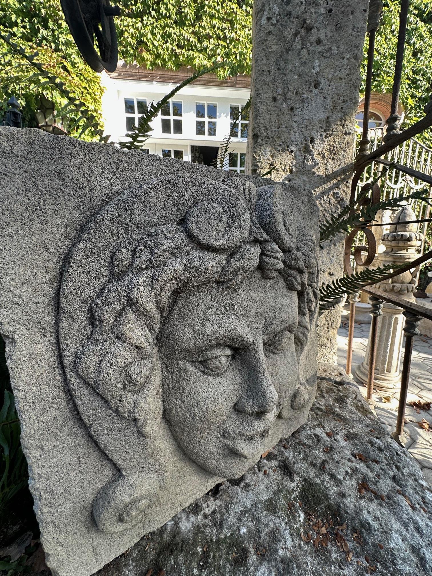 Handgeschnitzter Stein-Brunnenkopf mit gesprenkelter Rückseite, Antiques, rustikale Wandhalterung CA im Angebot 4