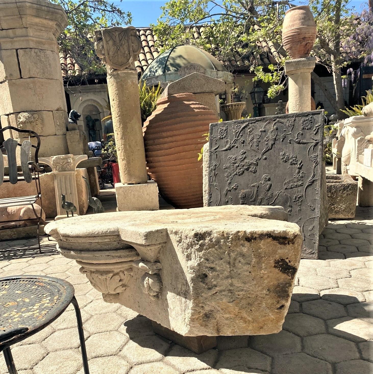 Renaissance Table basse de jardin en pierre sculptée à la main socle Antiquités Los Angeles CA en vente