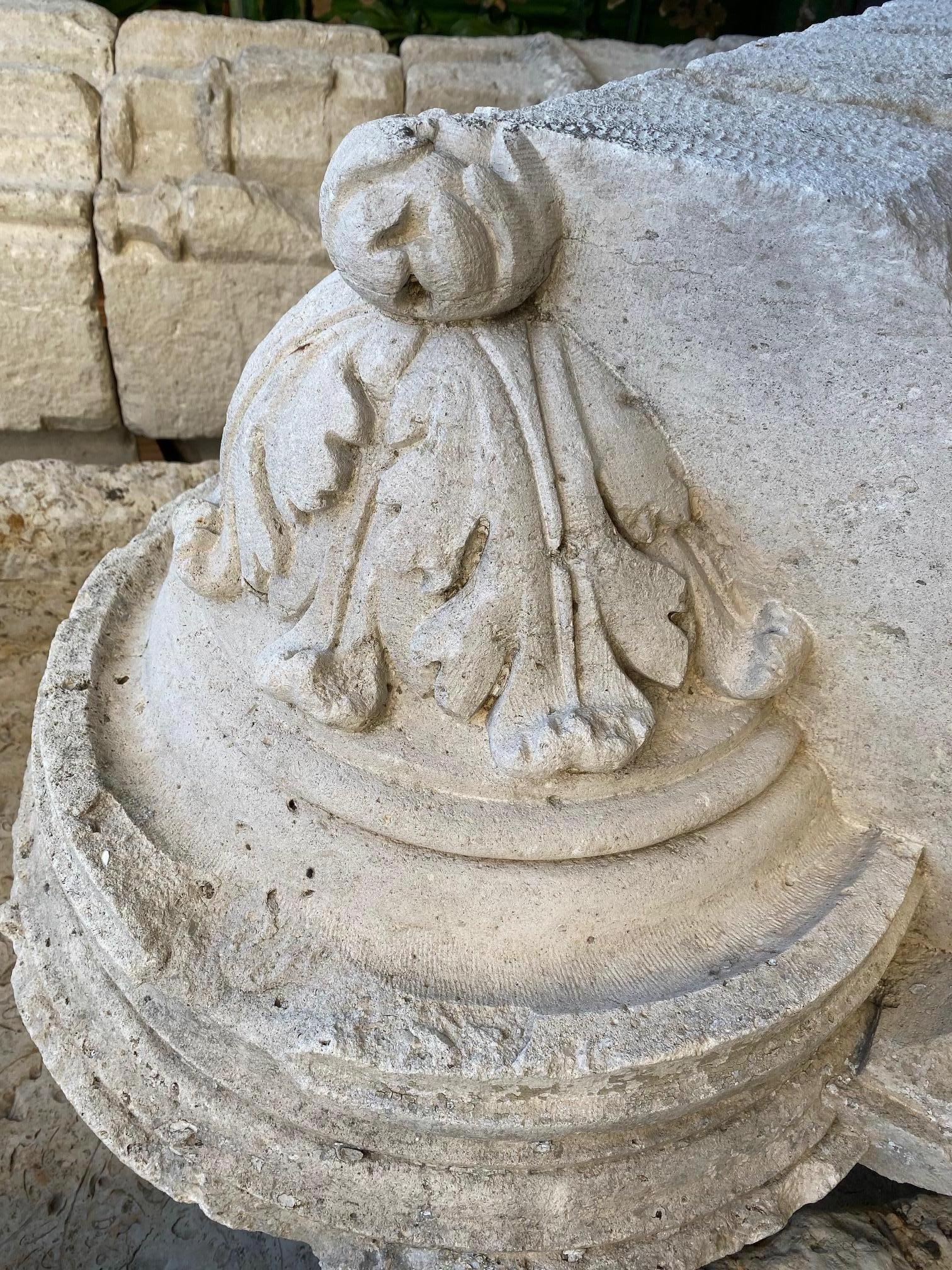 Français Table basse de jardin en pierre sculptée à la main socle Antiquités Los Angeles CA en vente