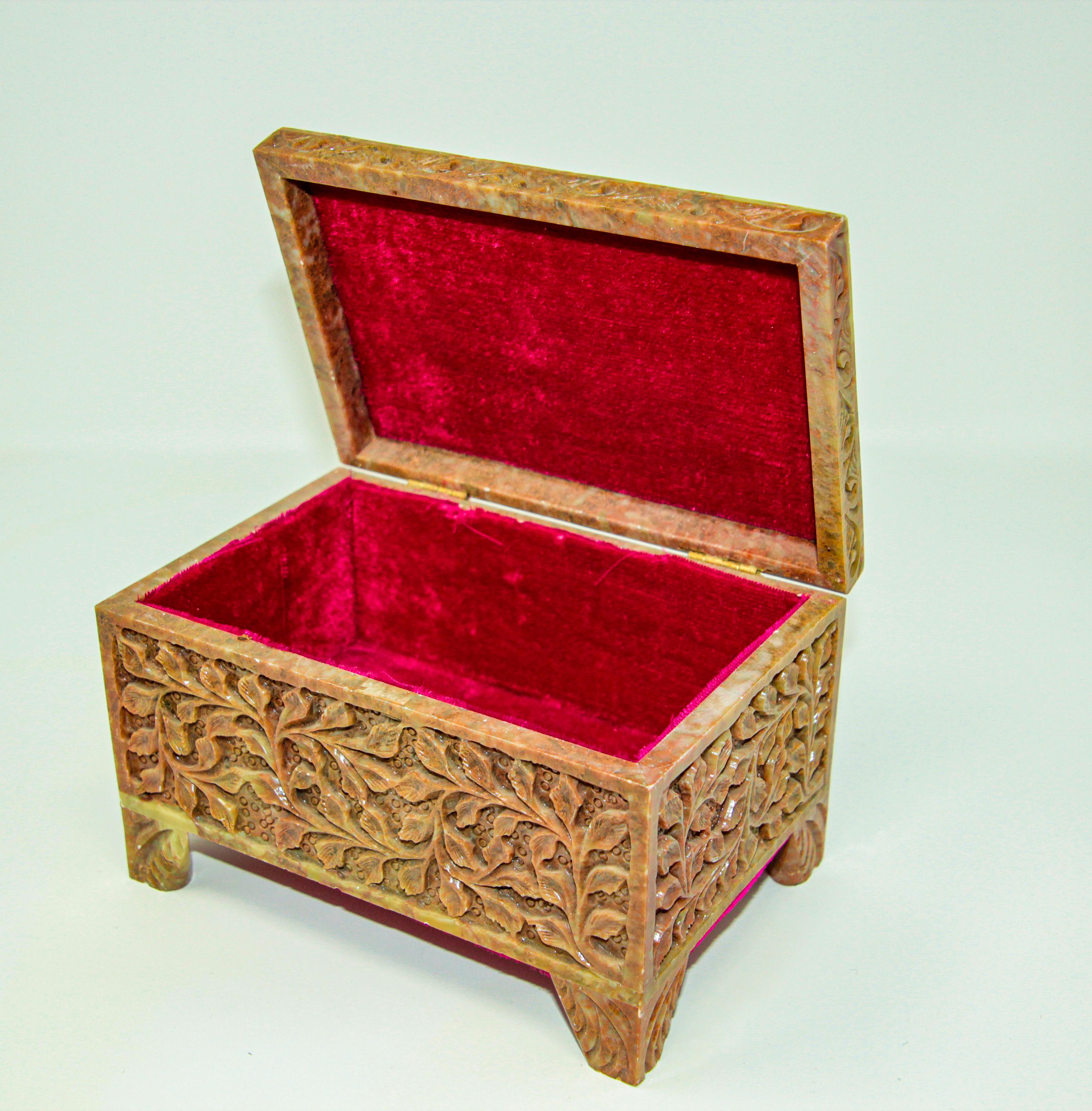 Hand-Carved Stone Jewelry Box Rajasthan, India For Sale 2