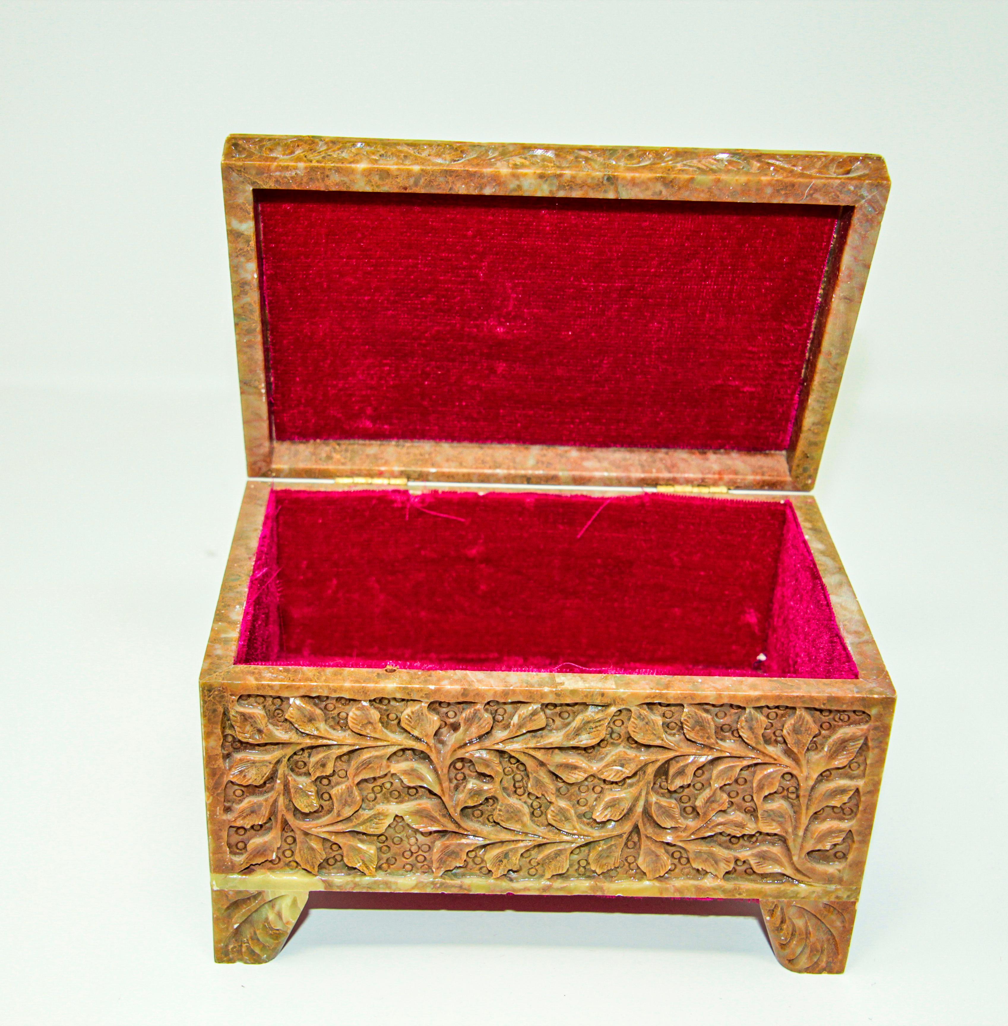 Hand-Carved Stone Jewelry Box Rajasthan, India For Sale 3