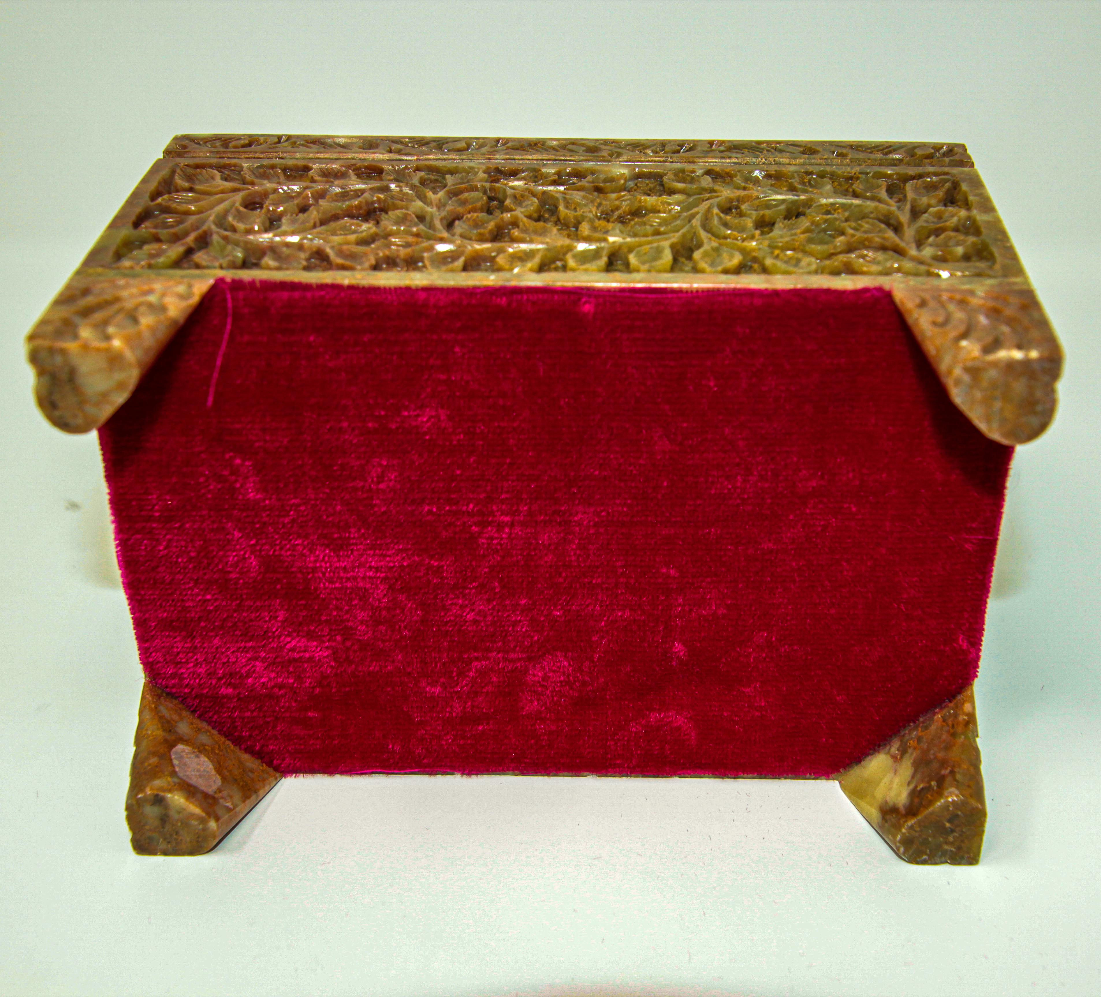 Hand-Carved Stone Jewelry Box Rajasthan, India For Sale 4