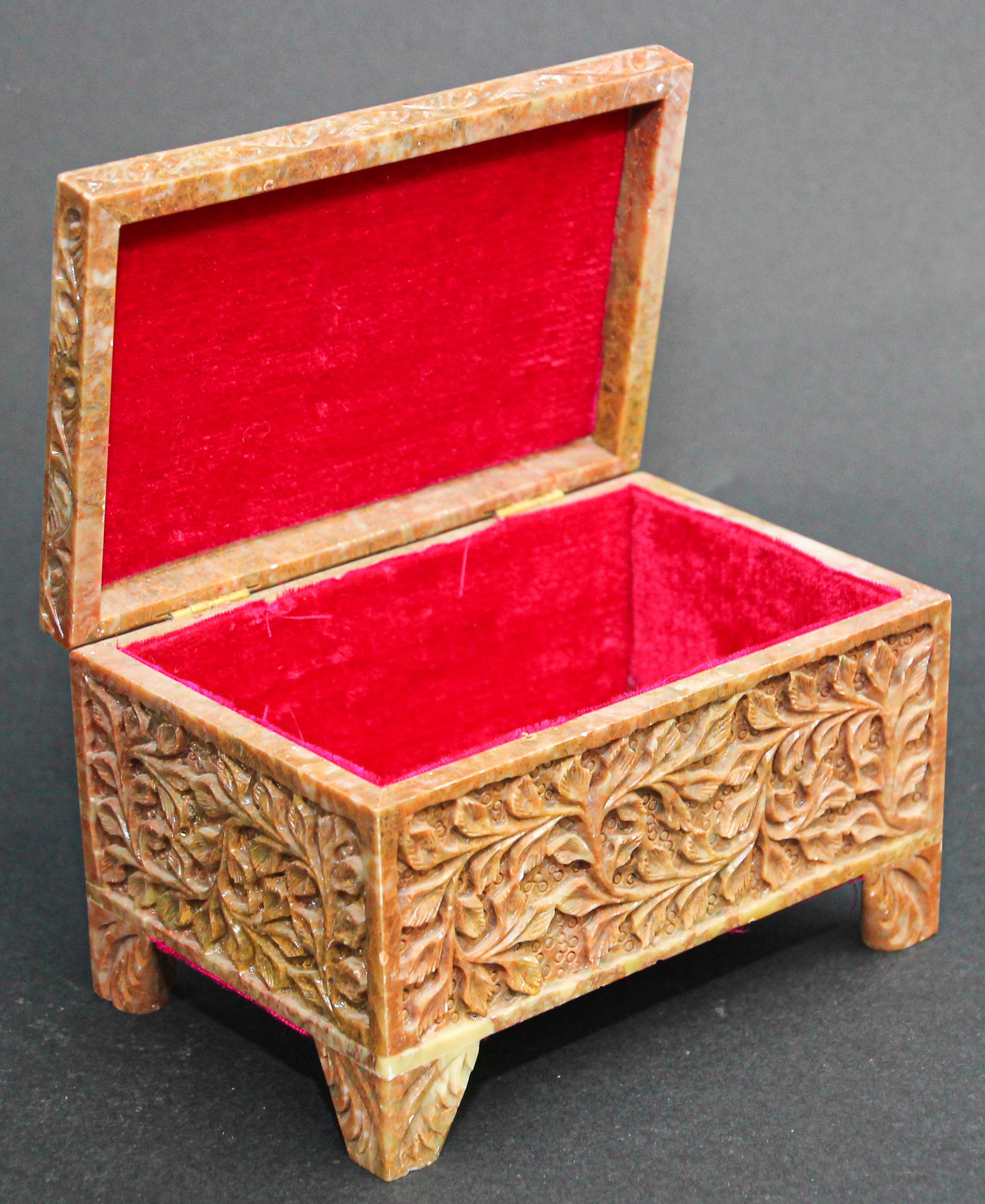 Hand-Carved Stone Jewelry Box Rajasthan, India For Sale 5