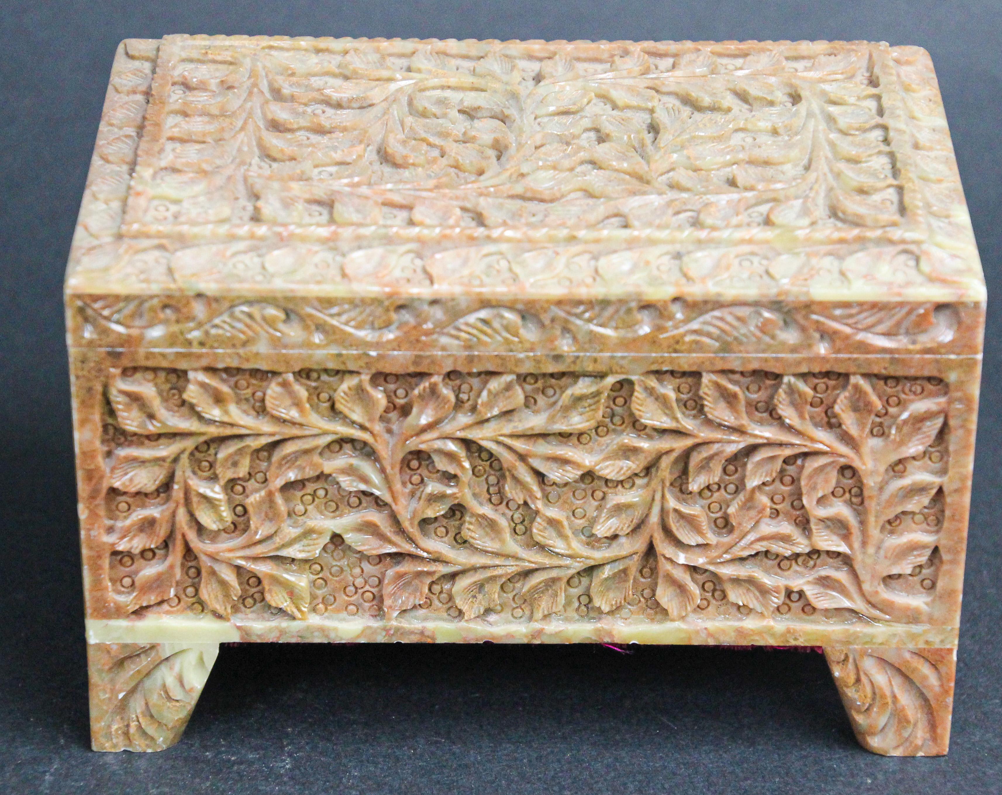 Hand-Carved Stone Jewelry Box Rajasthan, India For Sale 6