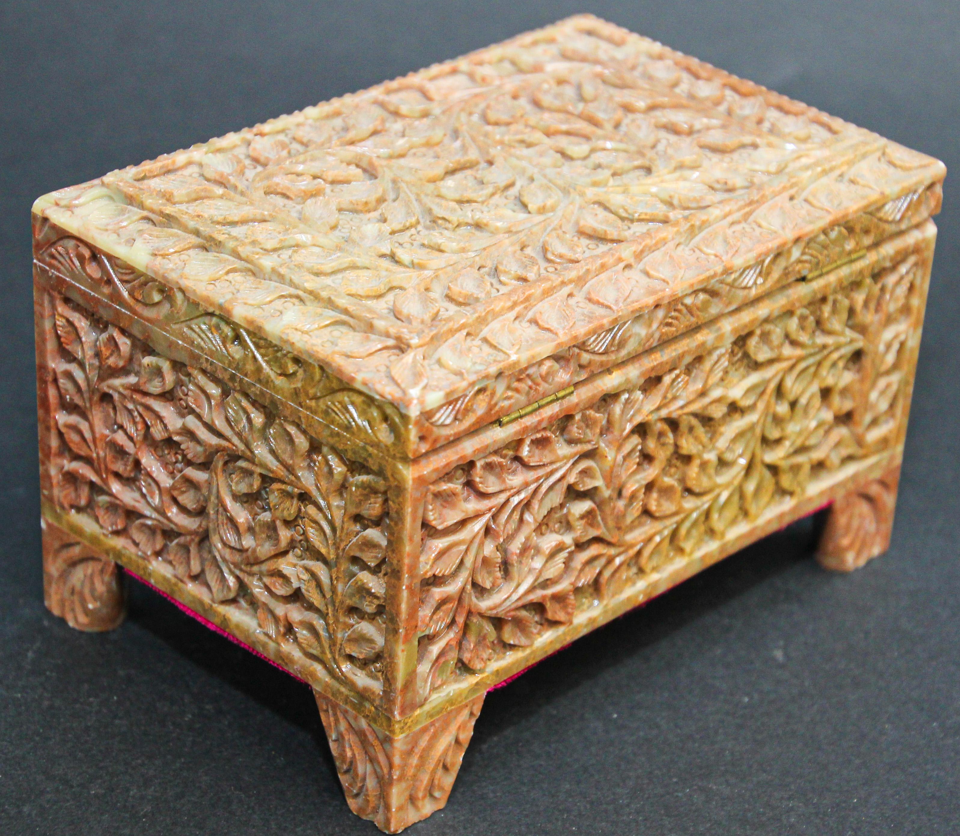 Hand-Carved Stone Jewelry Box Rajasthan, India For Sale 7