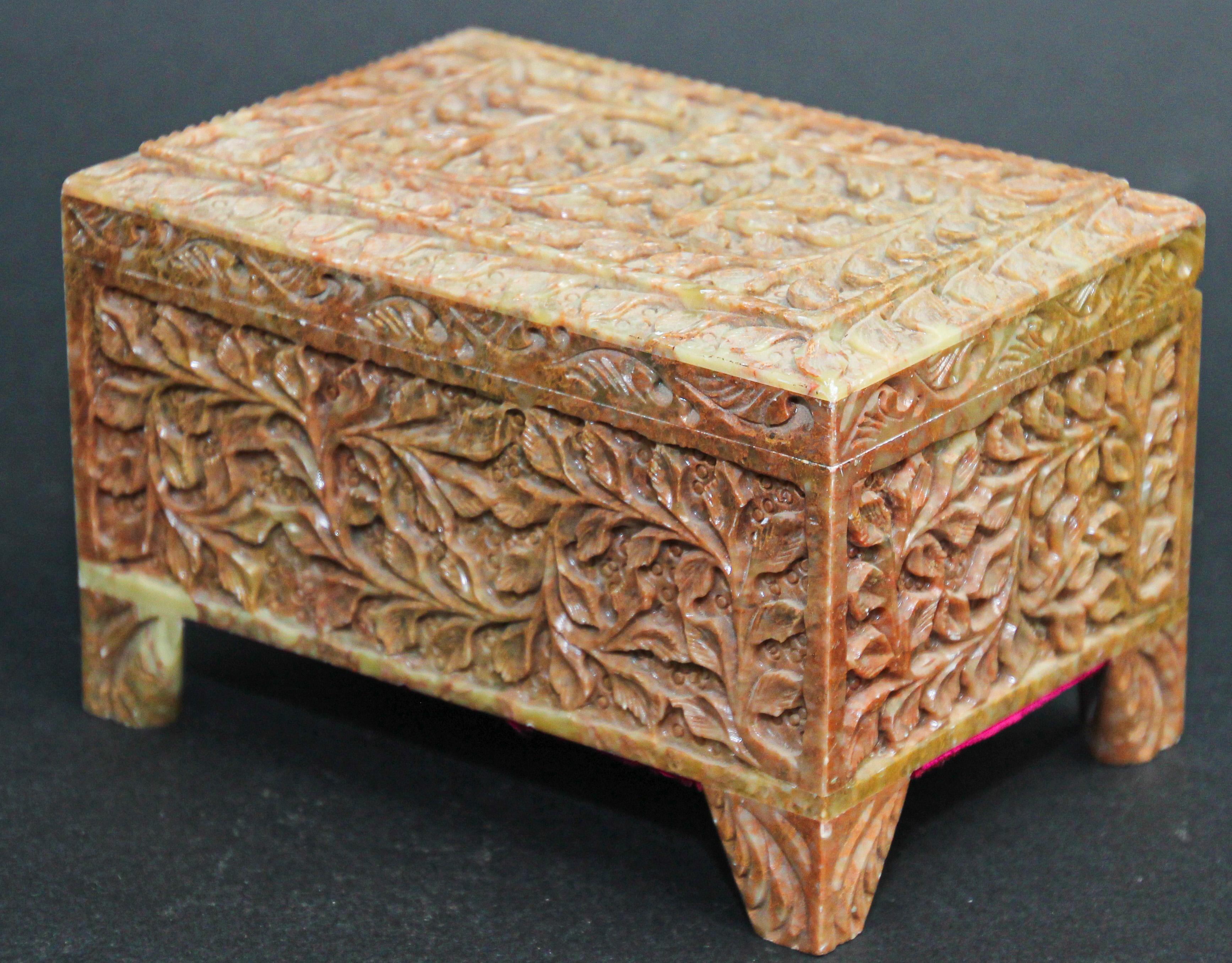 Hand-Carved Stone Jewelry Box Rajasthan, India For Sale 8