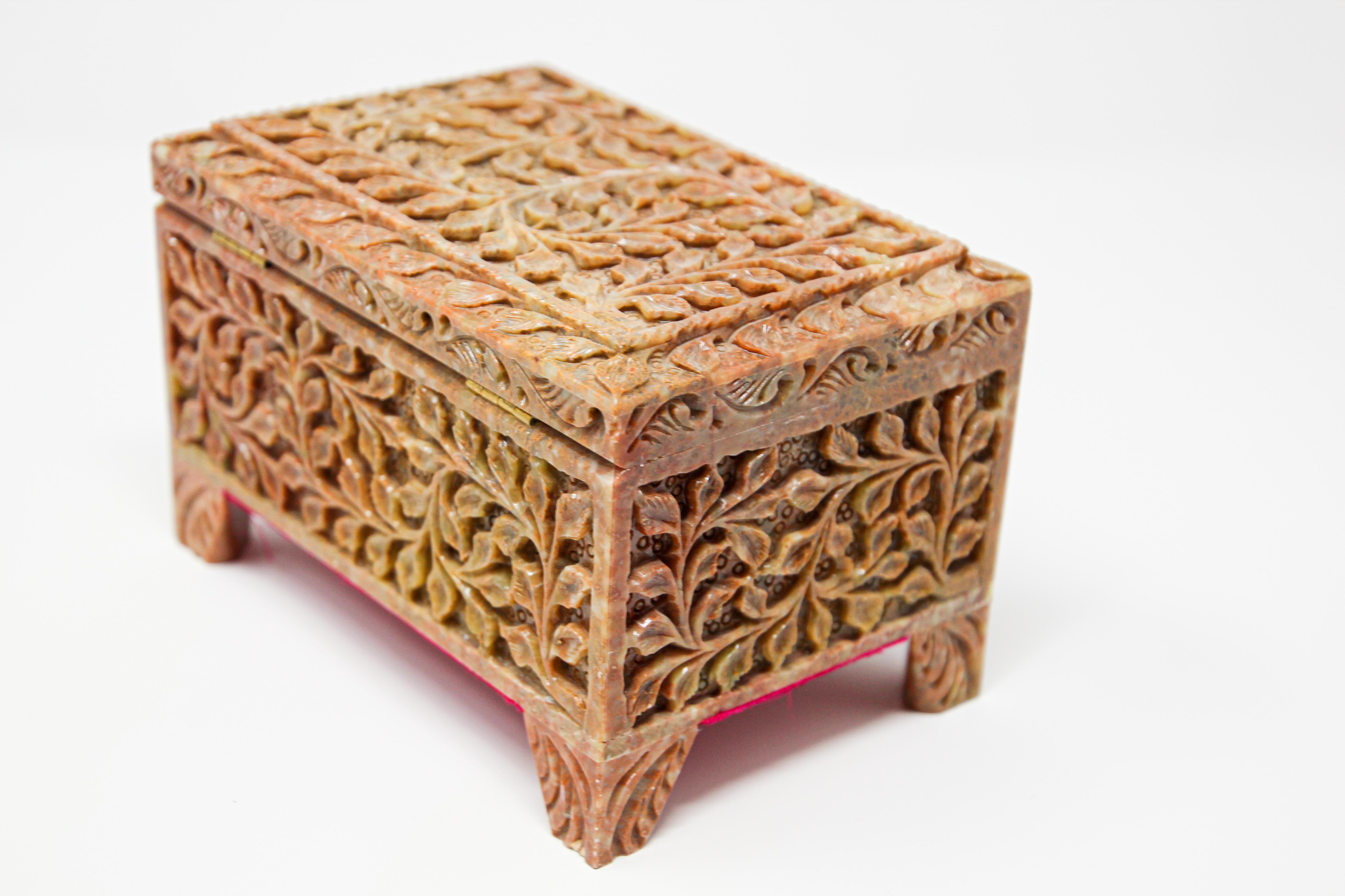 Indian Hand-Carved Stone Jewelry Box Rajasthan, India For Sale