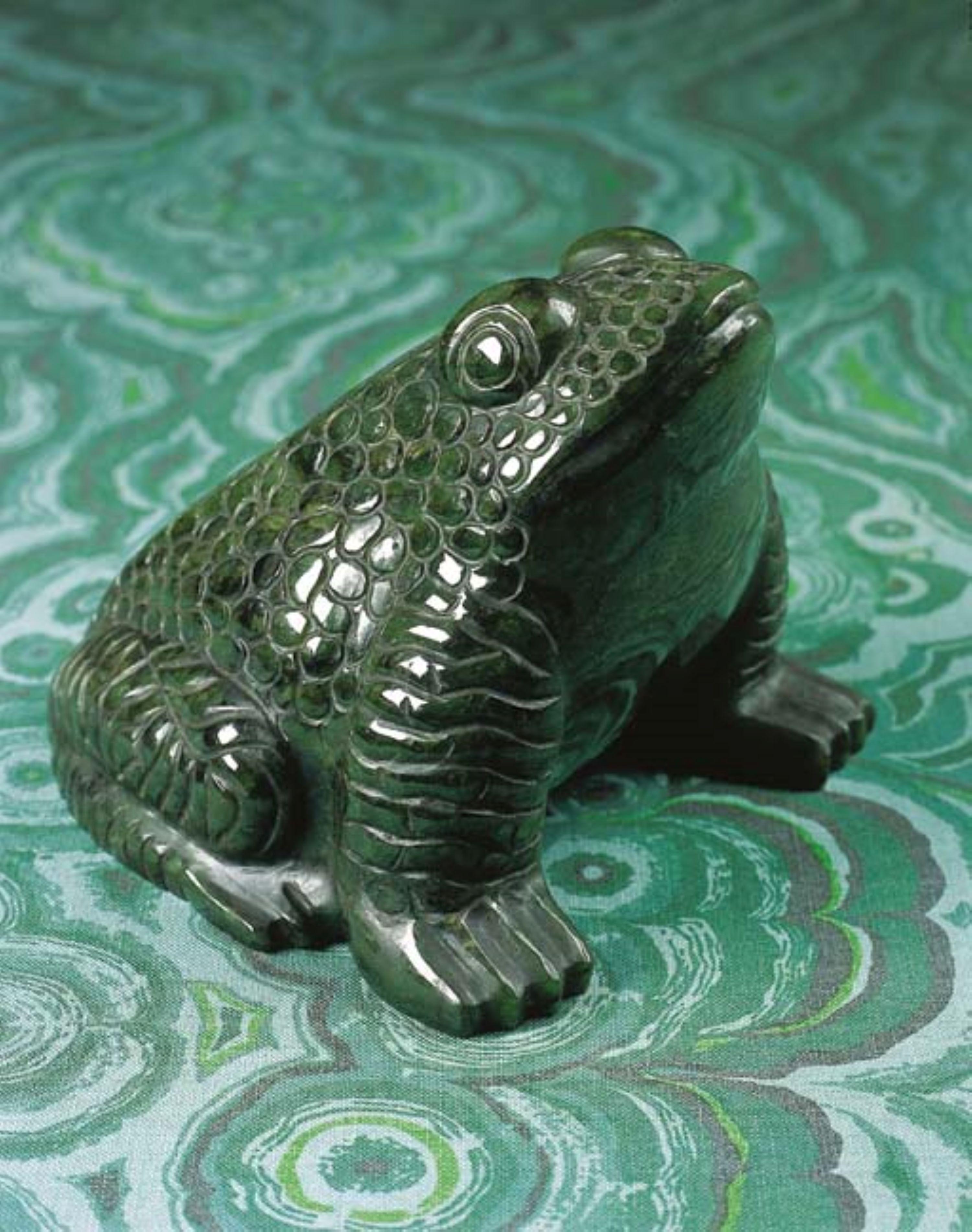 Stone Hand Carved Possible malachite Paperweight office Desk Sculpture object en vente 9