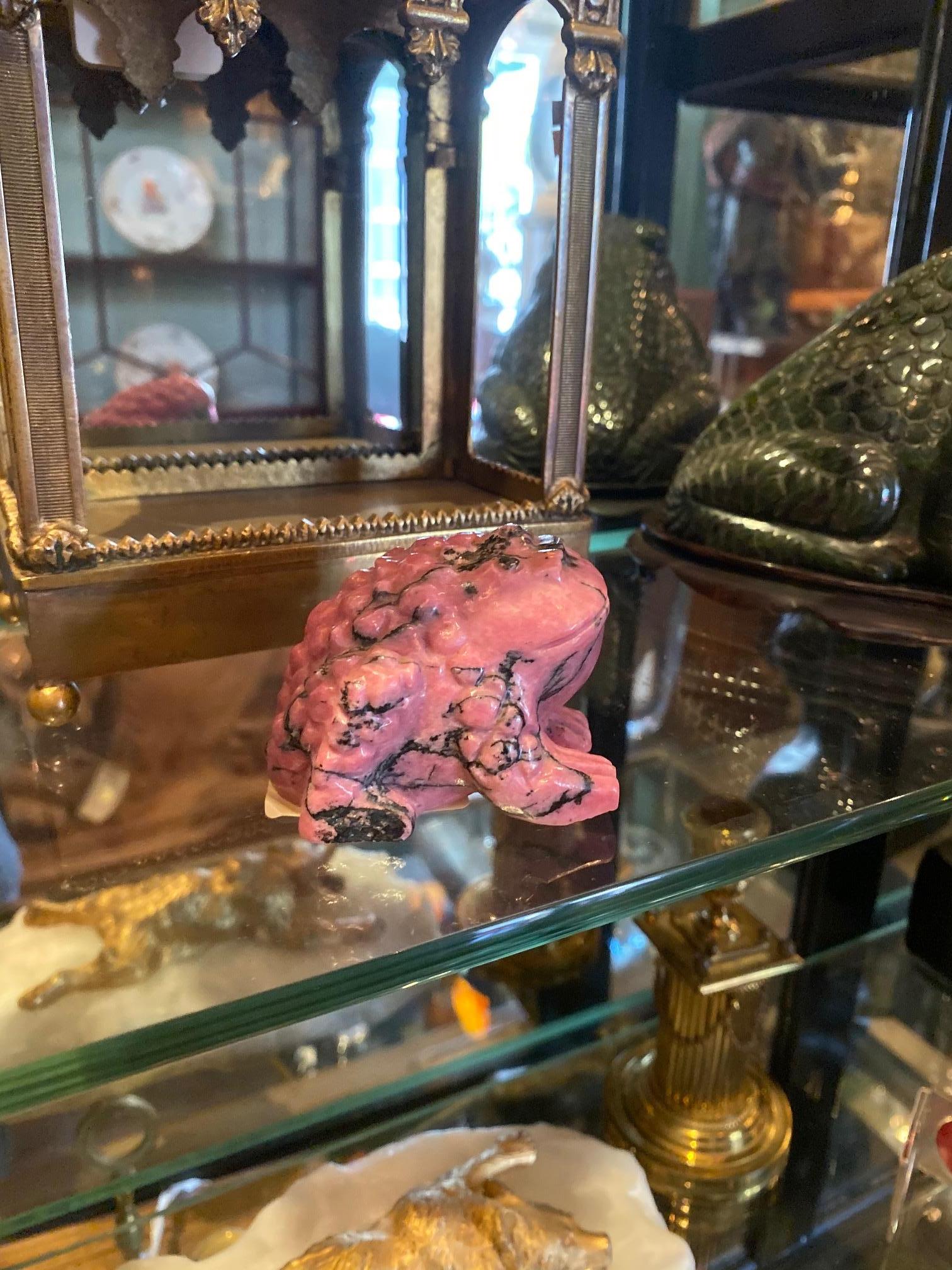 A nicely hand carved stone paperweight sculpture of a frog object decorative antique gift animalier
As a special gift item object to add a touch of elegance to your desk accessories office table . As an entertaining finishing touches Holiday season