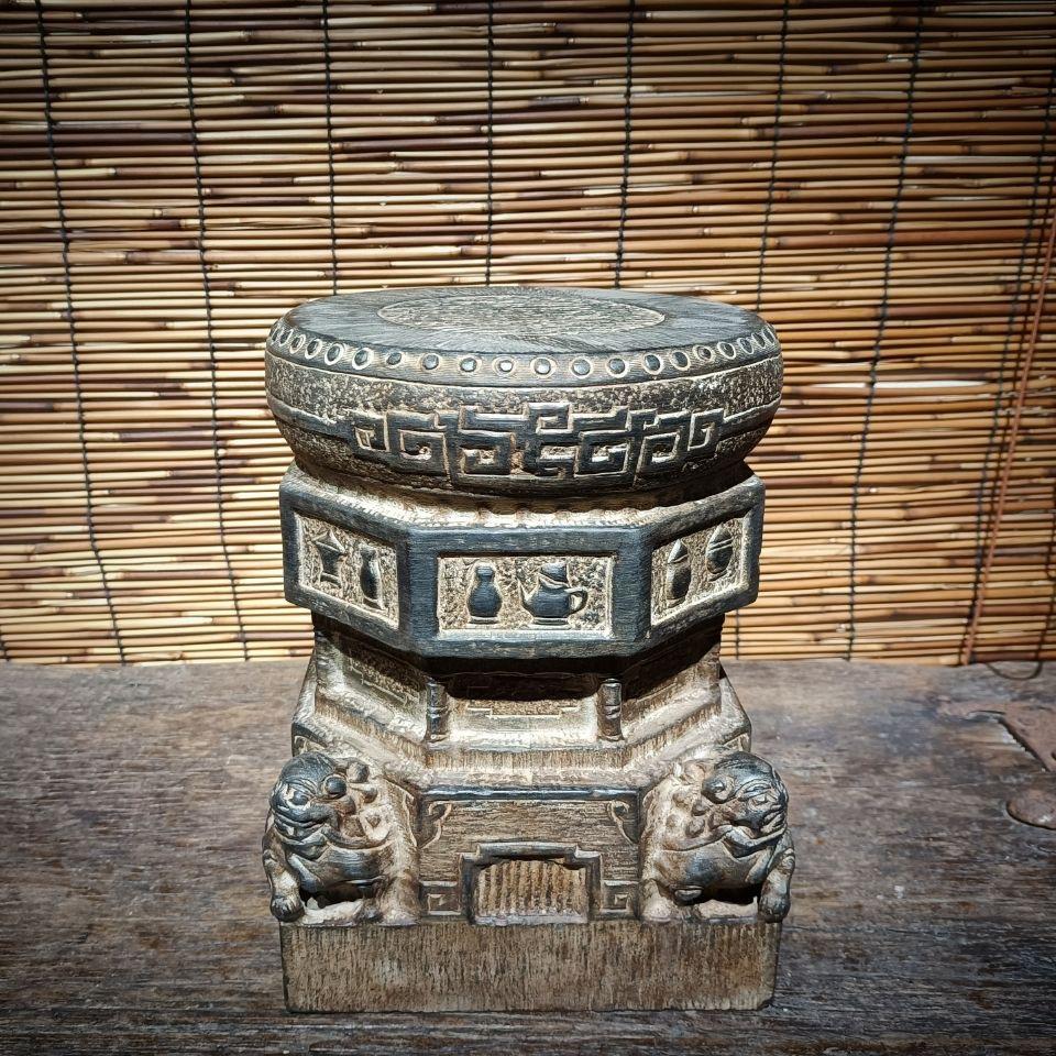 This vintage Chinese stone pier sculpture is a truly unique and special collectible piece. 

Stone Pier Details:
Material: stone
20.5 cm high
18 cm diameter
Weight: 19 kg
Originating from China
19th century.
