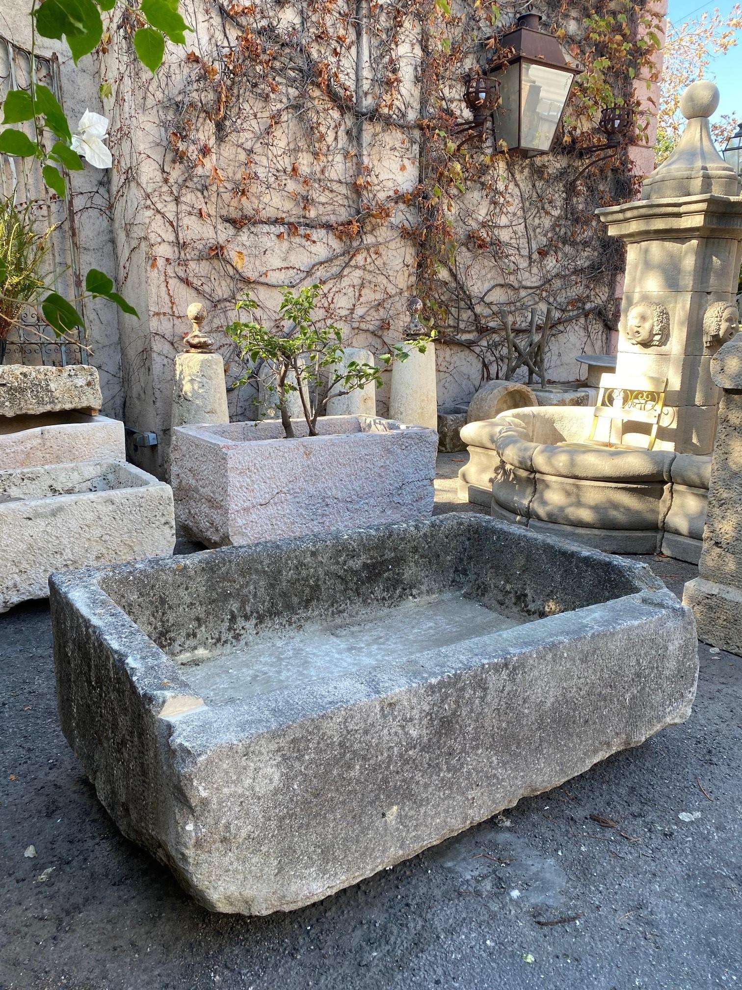 Handgeschnitzter Stein Trough Fountain Basin Tub Pflanzgefäß Kaminbesteck Behälter Antik LA (18. Jahrhundert und früher) im Angebot