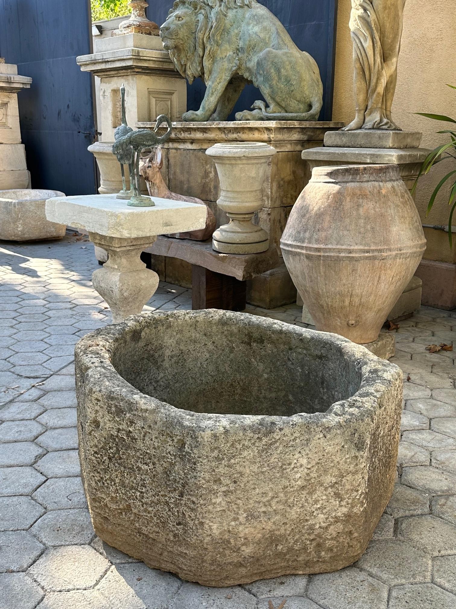 Pierre sculptée à la main tête de puits centre fontaine bassin antique Fire Pit planter LA CA en vente 14