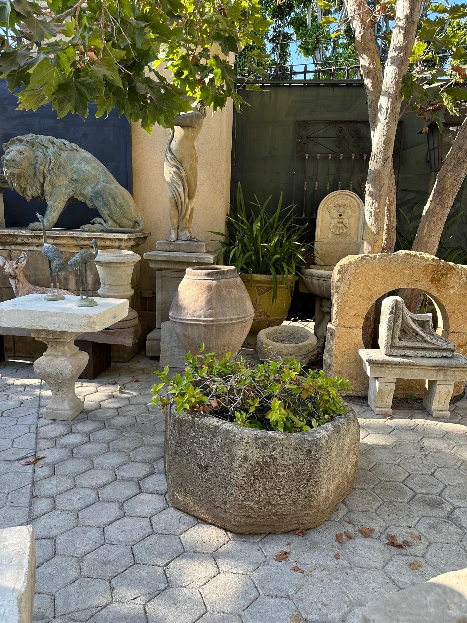 Piedra tallada a mano centro de pozo Fuente Cuenca Antiguo Fogón jardinera LA CA en venta 1