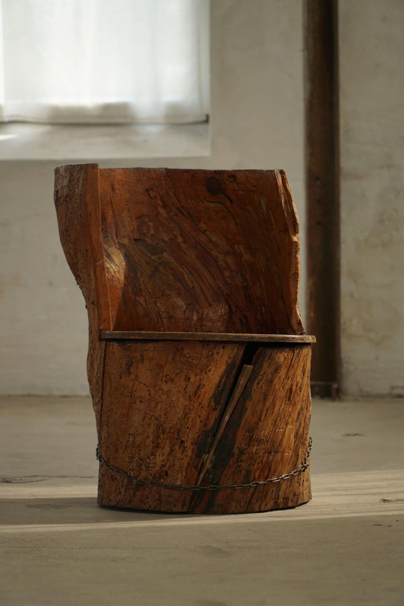 Hand Carved Stump Chair in Pine with Storage, Swedish Modern, Wabi Sabi, 1900s For Sale 7