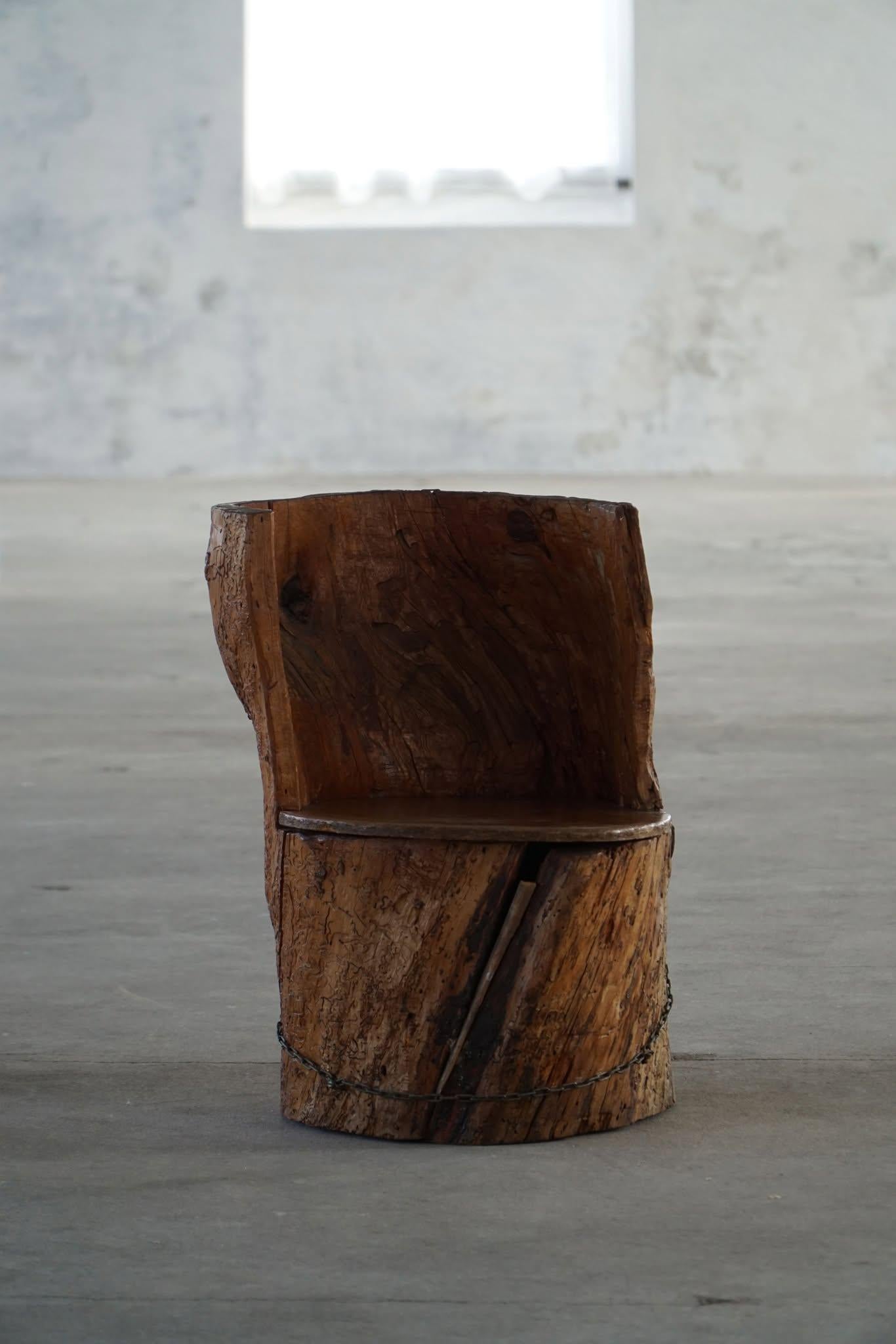 Hand Carved Stump Chair in Pine with Storage, Swedish Modern, Wabi Sabi, 1900s For Sale 10