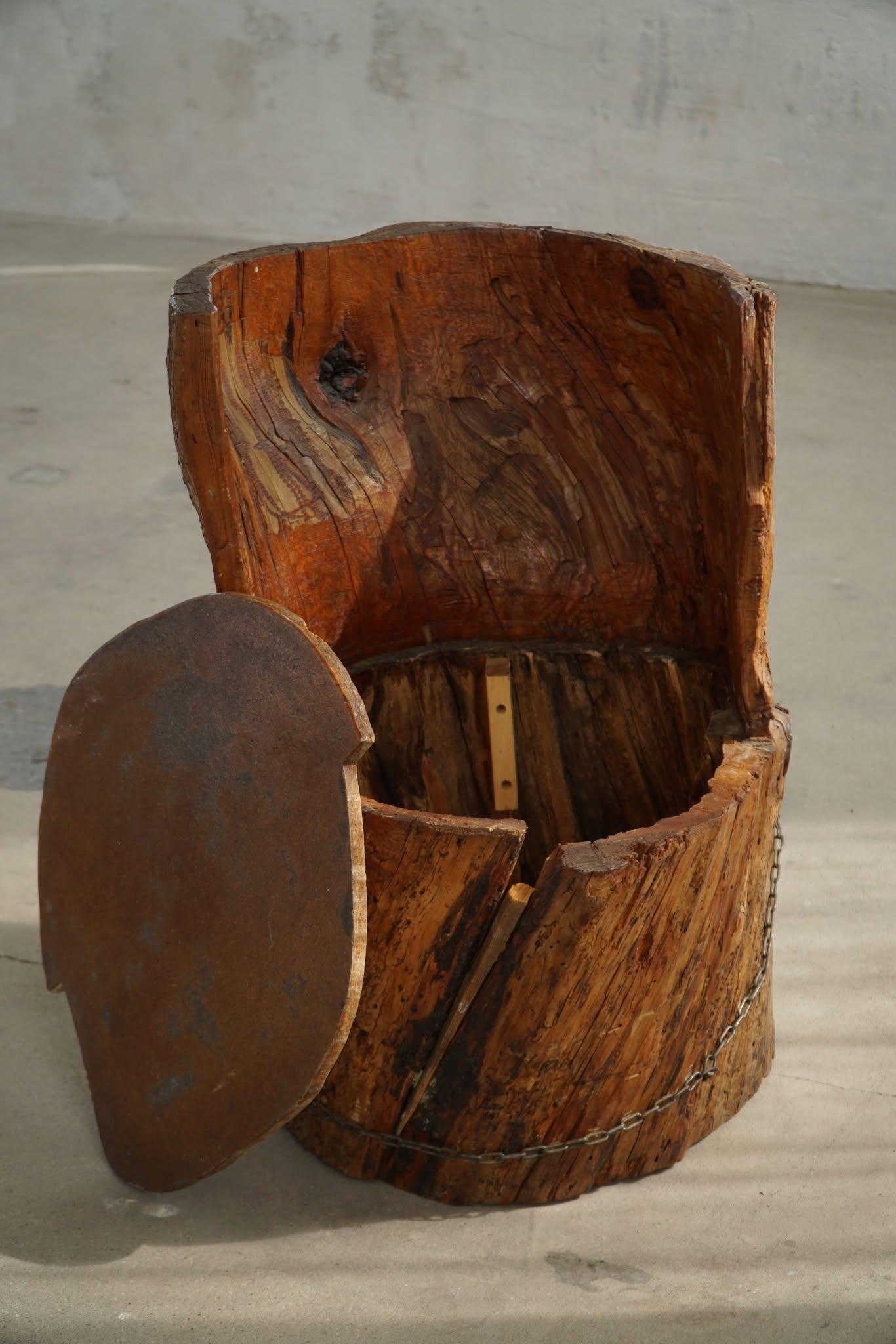 Hand Carved Stump Chair in Pine with Storage, Swedish Modern, Wabi Sabi, 1900s In Fair Condition For Sale In Odense, DK