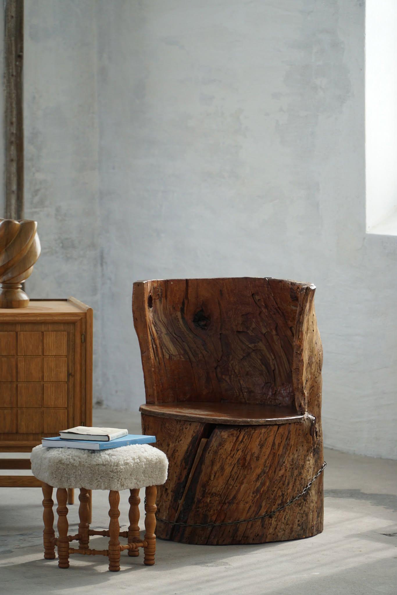 Hand Carved Stump Chair in Pine with Storage, Swedish Modern, Wabi Sabi, 1900s For Sale 1