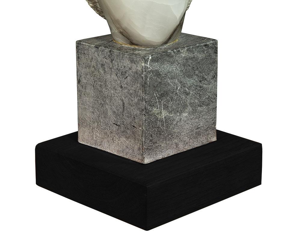 Sculpture en pierre stylisée sculptée à la main par Daniel Pokorn en vente 1