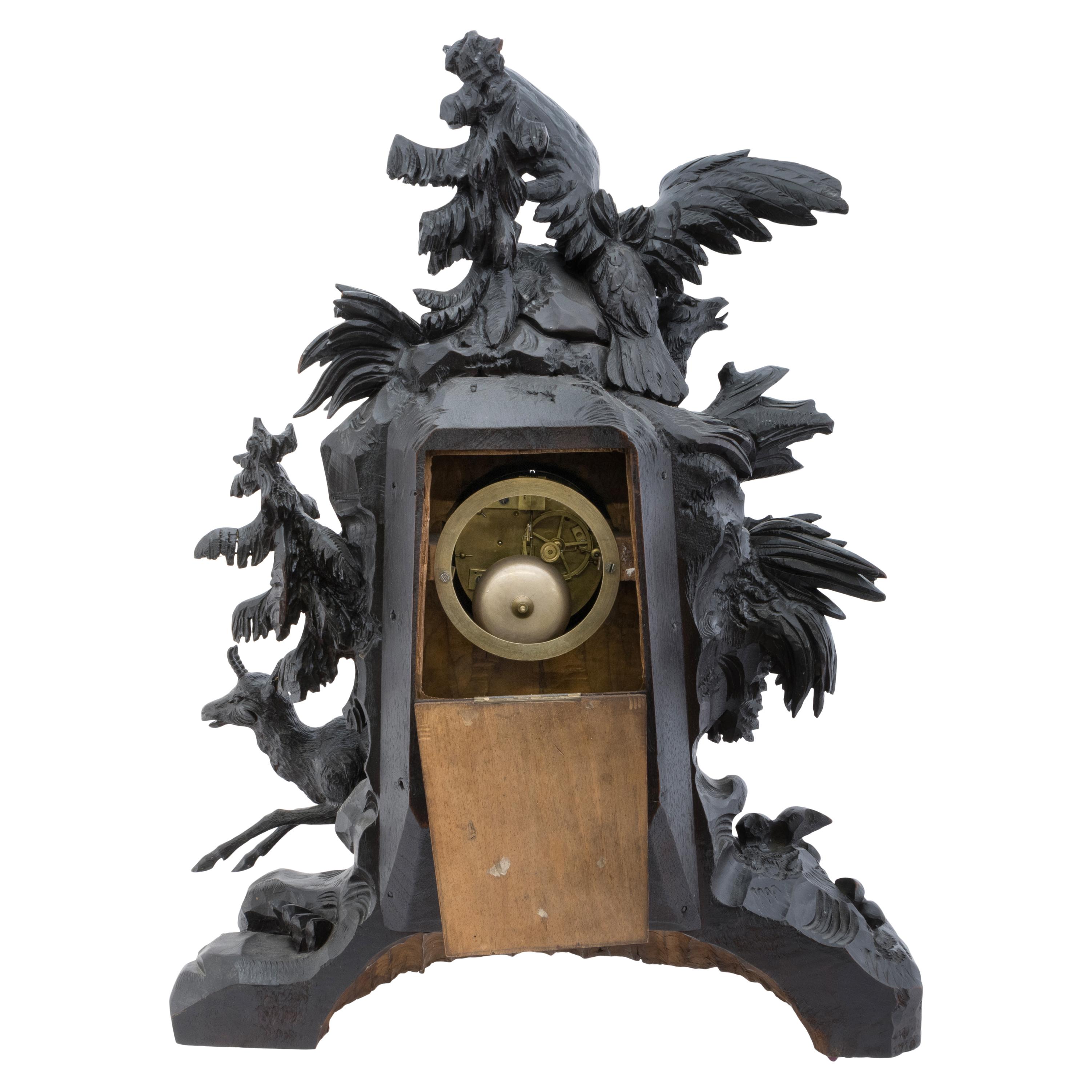 Horloge de manteau suisse Black Forest sculptée à la main en vente 1