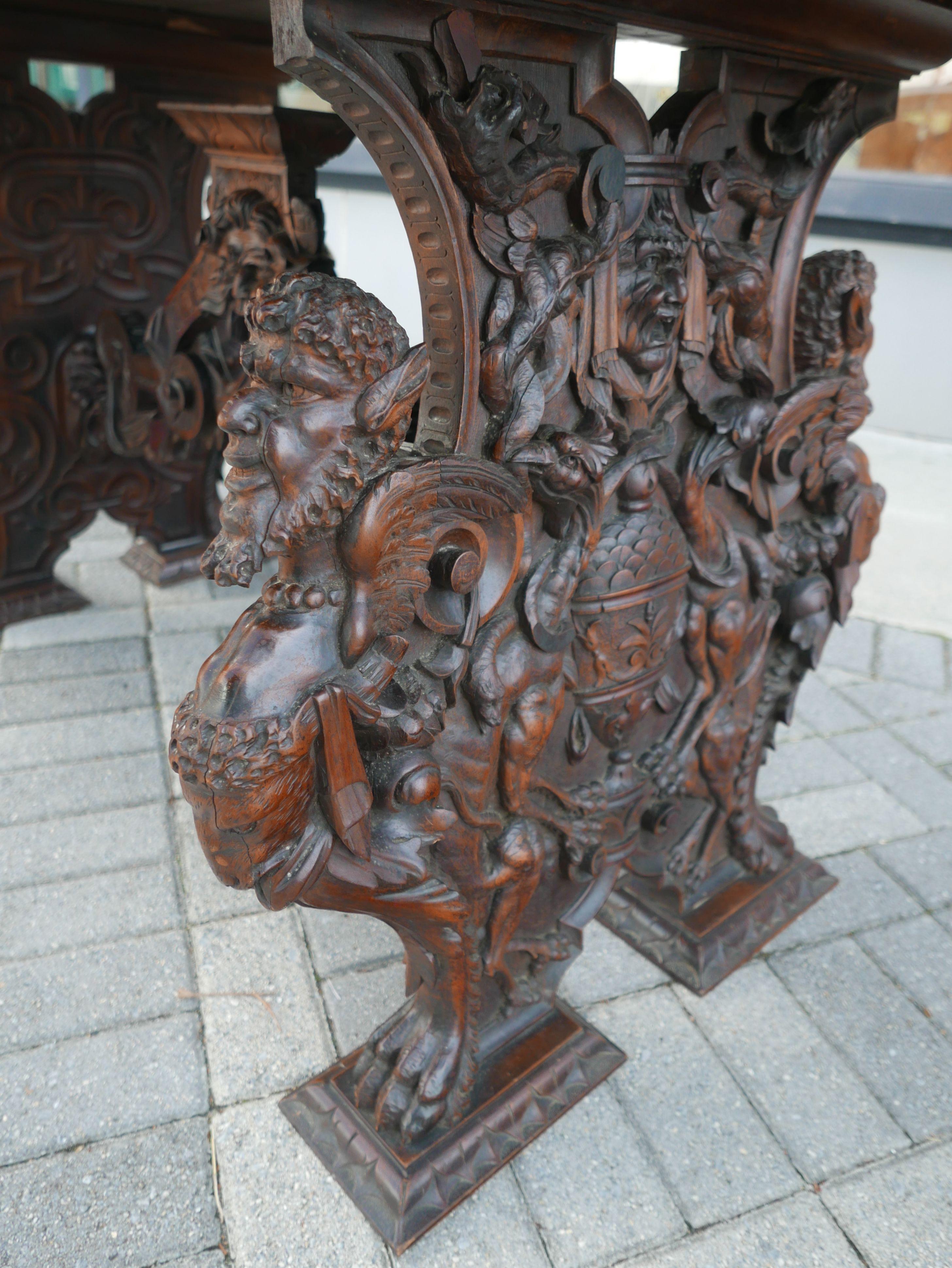 Table sculptée à la main par le maître sculpteur Valentino Panciera Besarel en vente 1