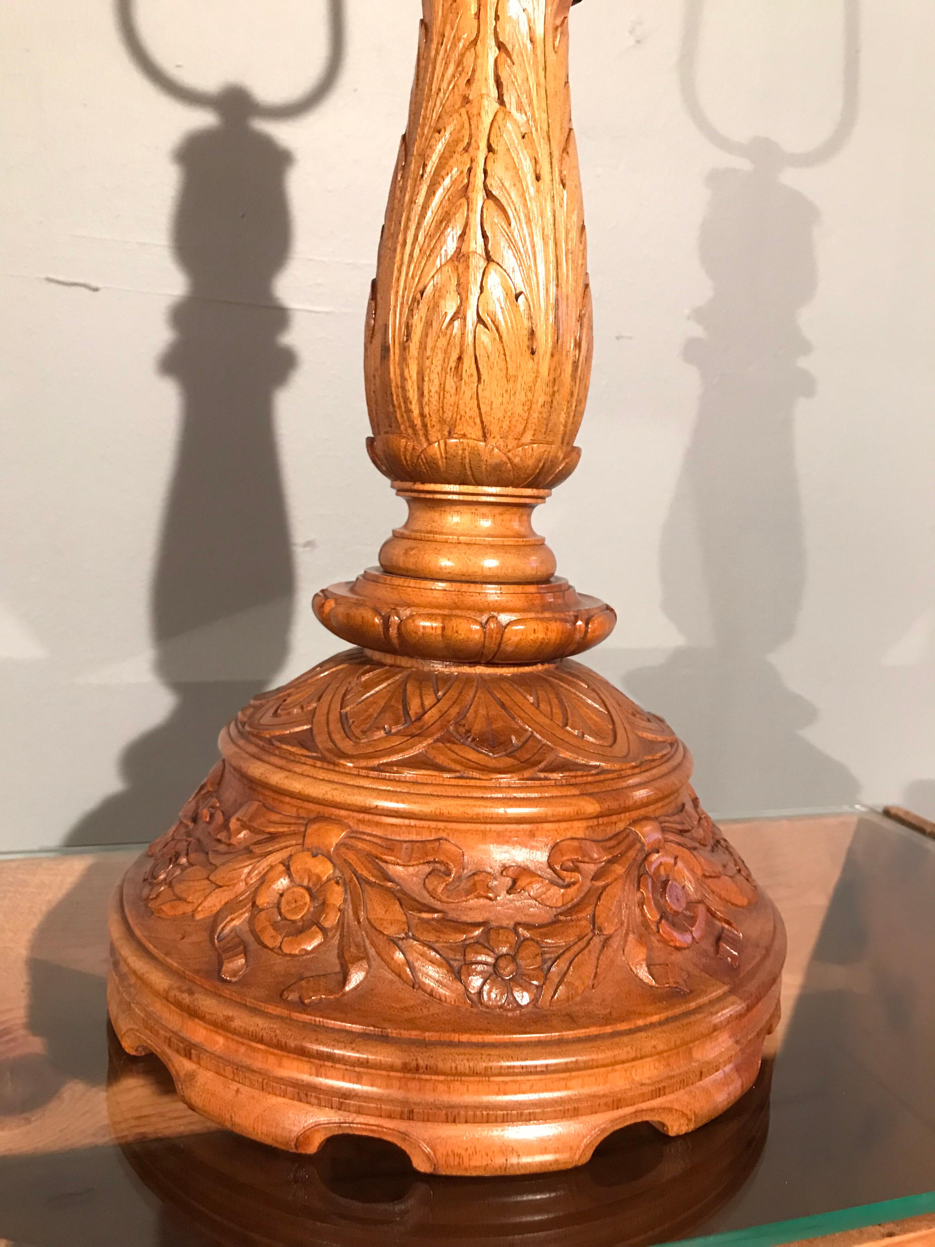 Hand carved table lamp with in fruit wood with great attention to detail and with good proportions.
Carved floral design with ribbons and in great condition with no chips or cracks.

Great English country house style. 