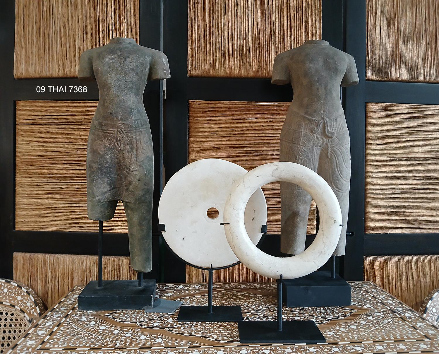 Handgeschnitzte Tisch-Steinskulptur aus Thailand im Angebot 8
