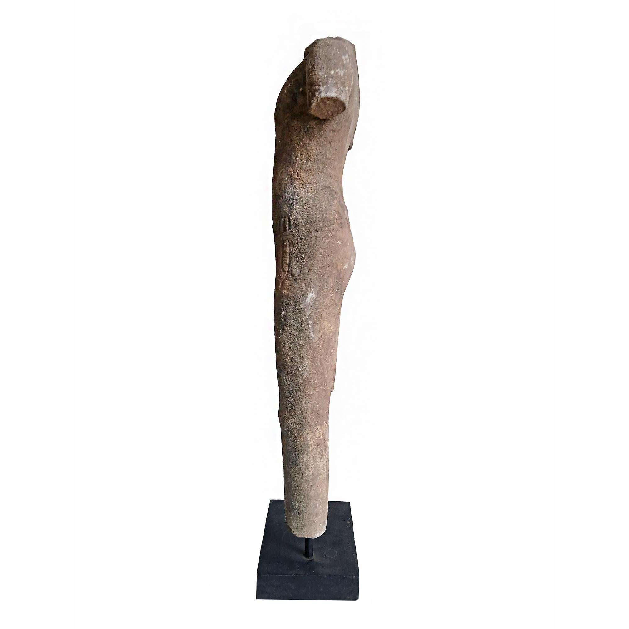 Handgeschnitzte Tisch-Steinskulptur aus Thailand im Angebot 1
