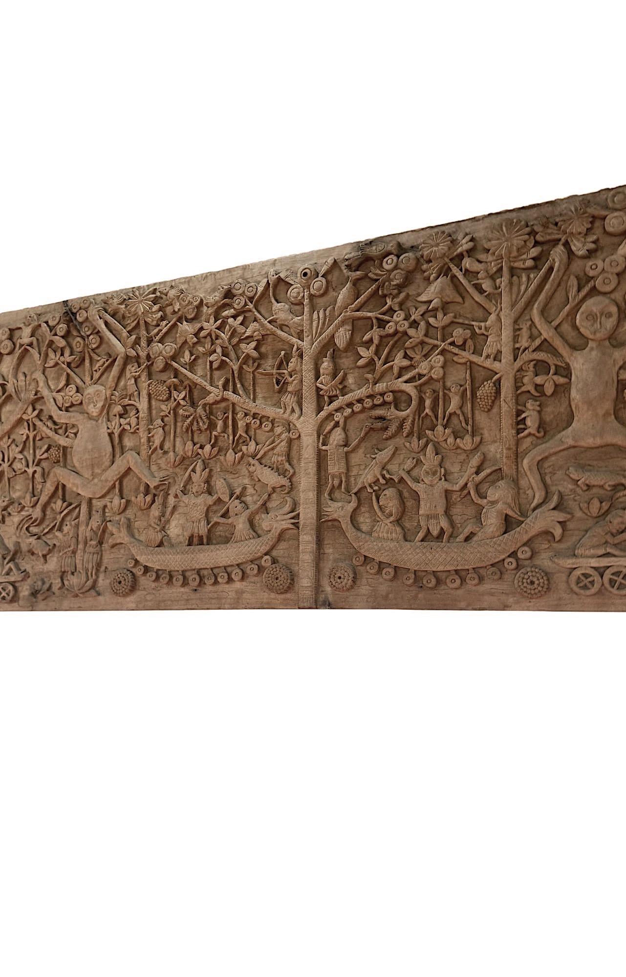 XXIe siècle et contemporain Panneau sculptural en bois de teck sculpté à la main représentant la mythologie Dayak en vente