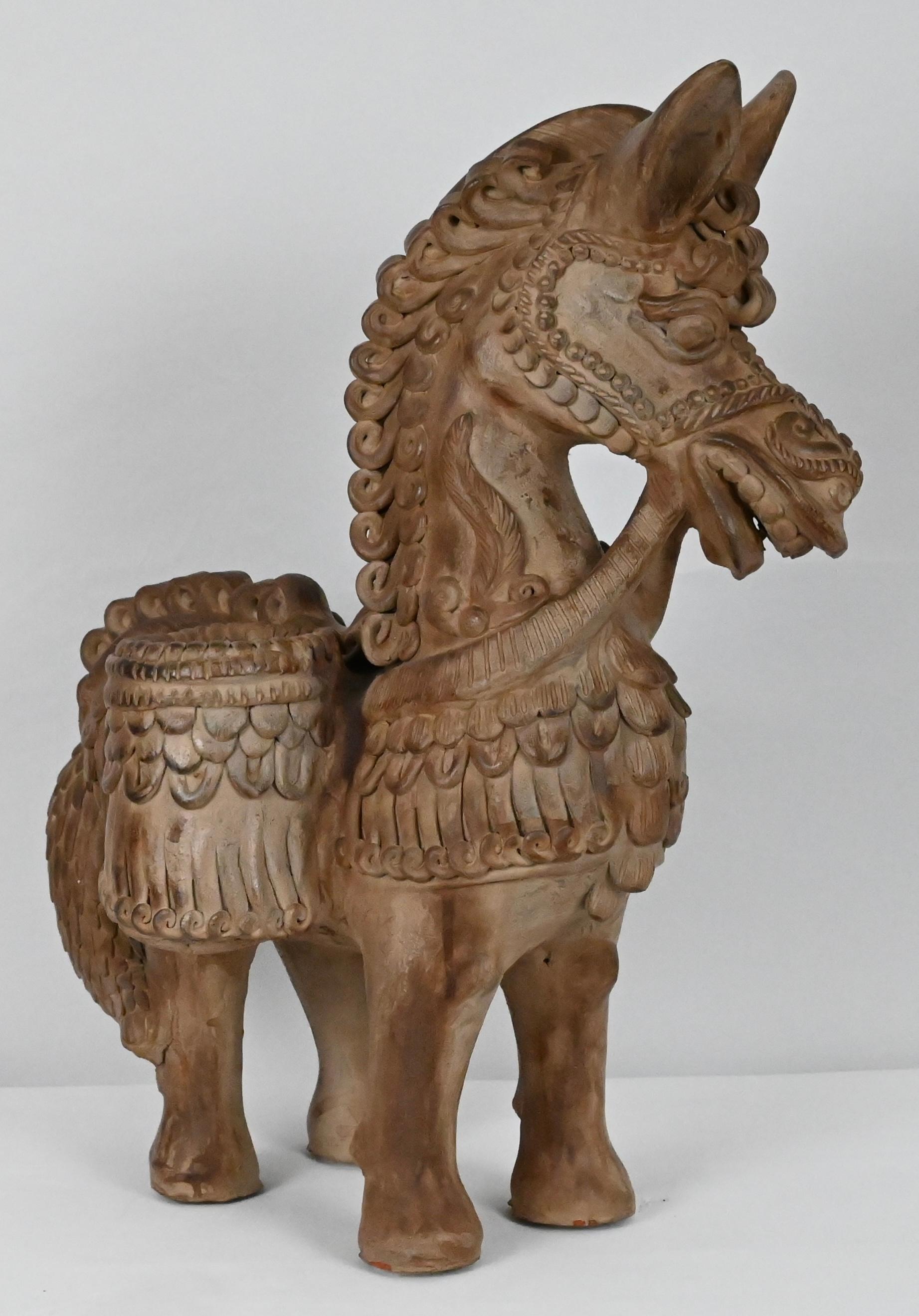 Handgeschnitzte Terrakotta-Pferdskulptur von Ugo Zaccagnini (Italienisch) im Angebot