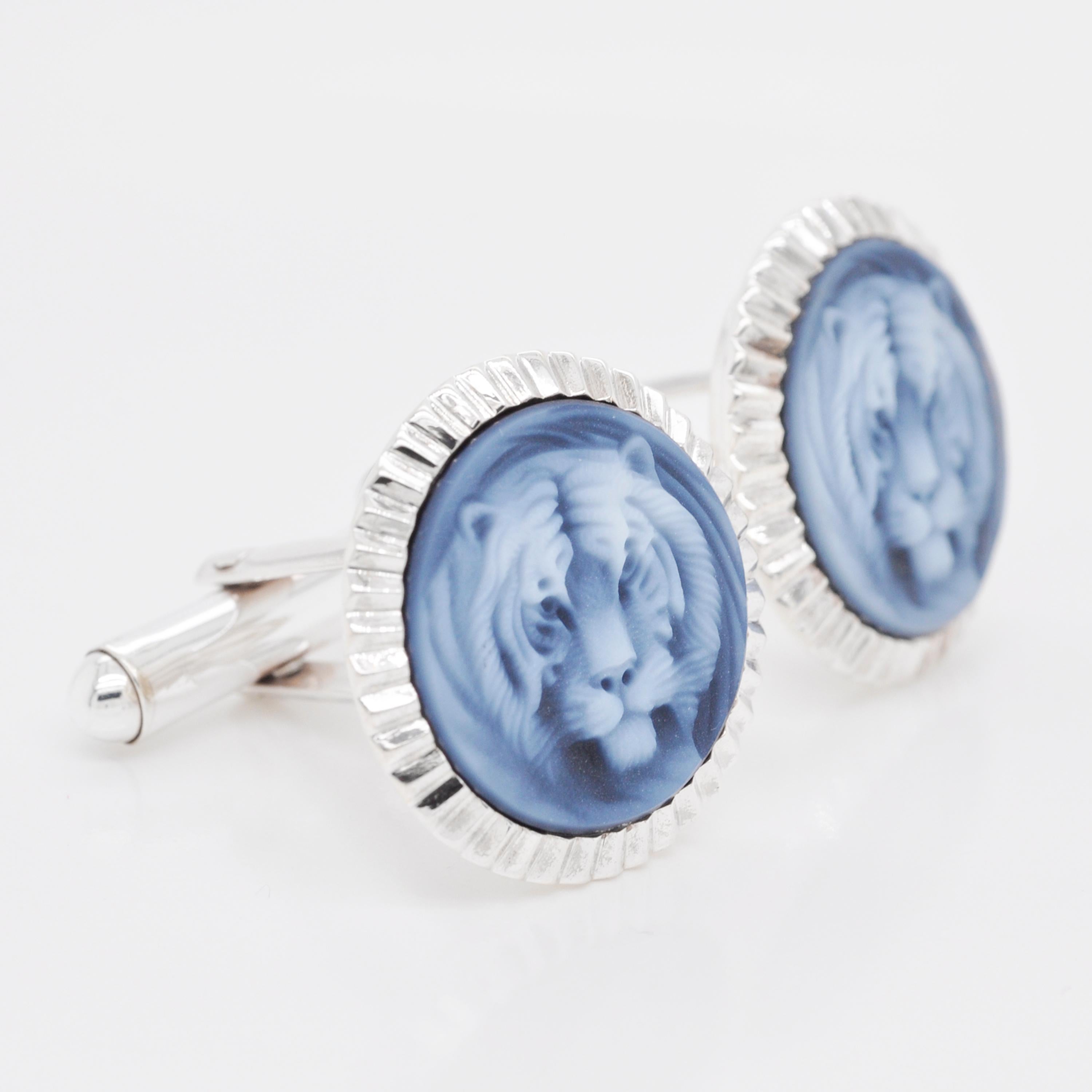 Taille ronde Boutons de manchette camée en argent sterling avec boîtier en agate de tigre sculpté à la main, style Rolex en vente