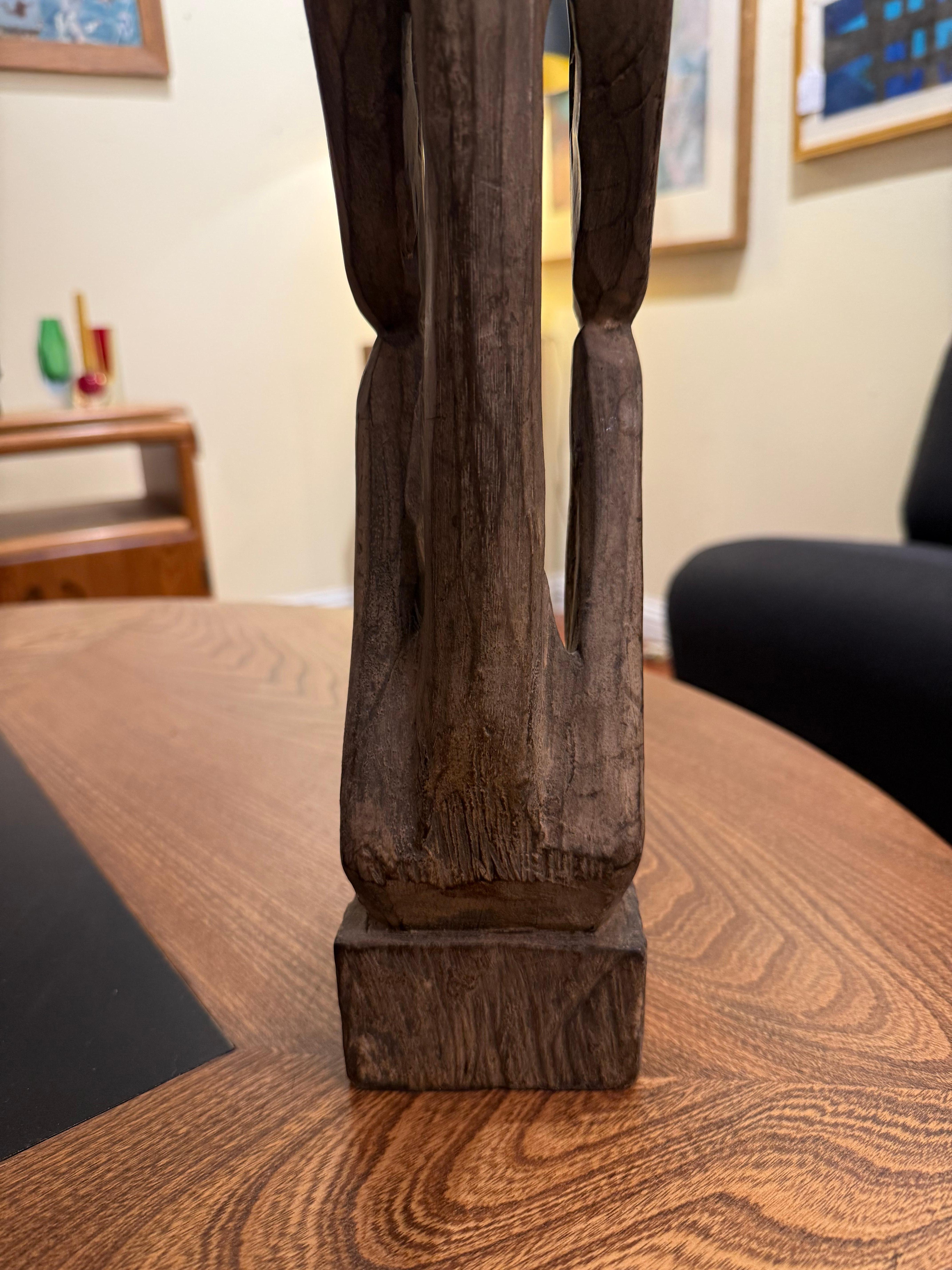 Burkinabé Figura tribale ancestrale intagliata a mano con ciuffo in crine di cavallo in vendita