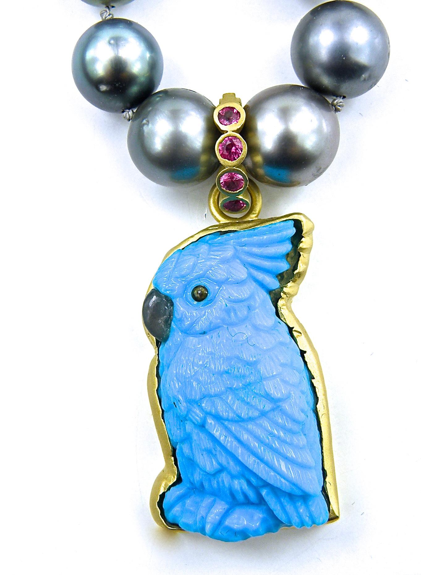 18 karat handcarved parrot in turquoise with detachable sapphire bail by Master Carver from Idar OBERSTEIN Approximate length 1 and 1/2 
