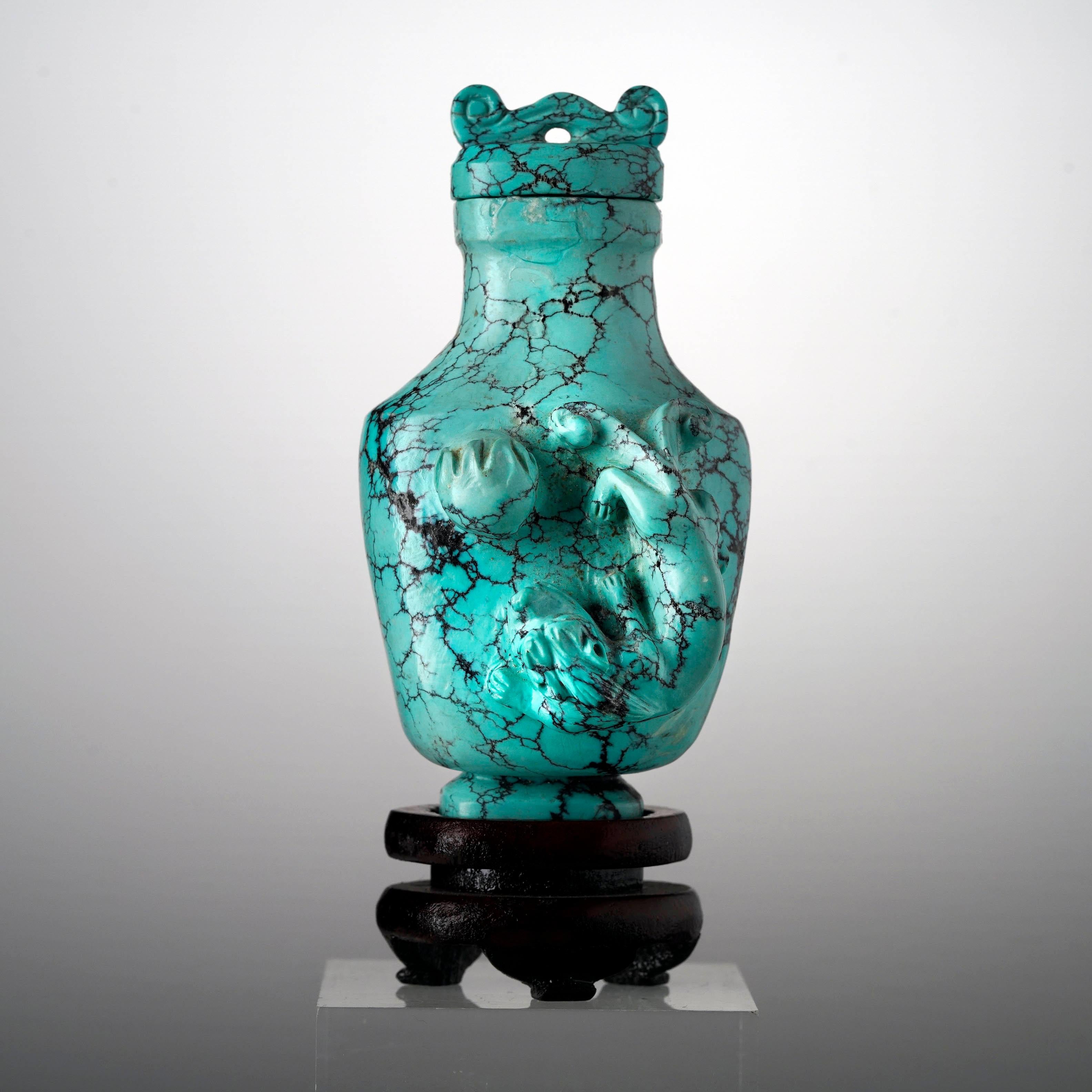 Cristal Bouteille à priser en turquoise sculptée à la main en vente