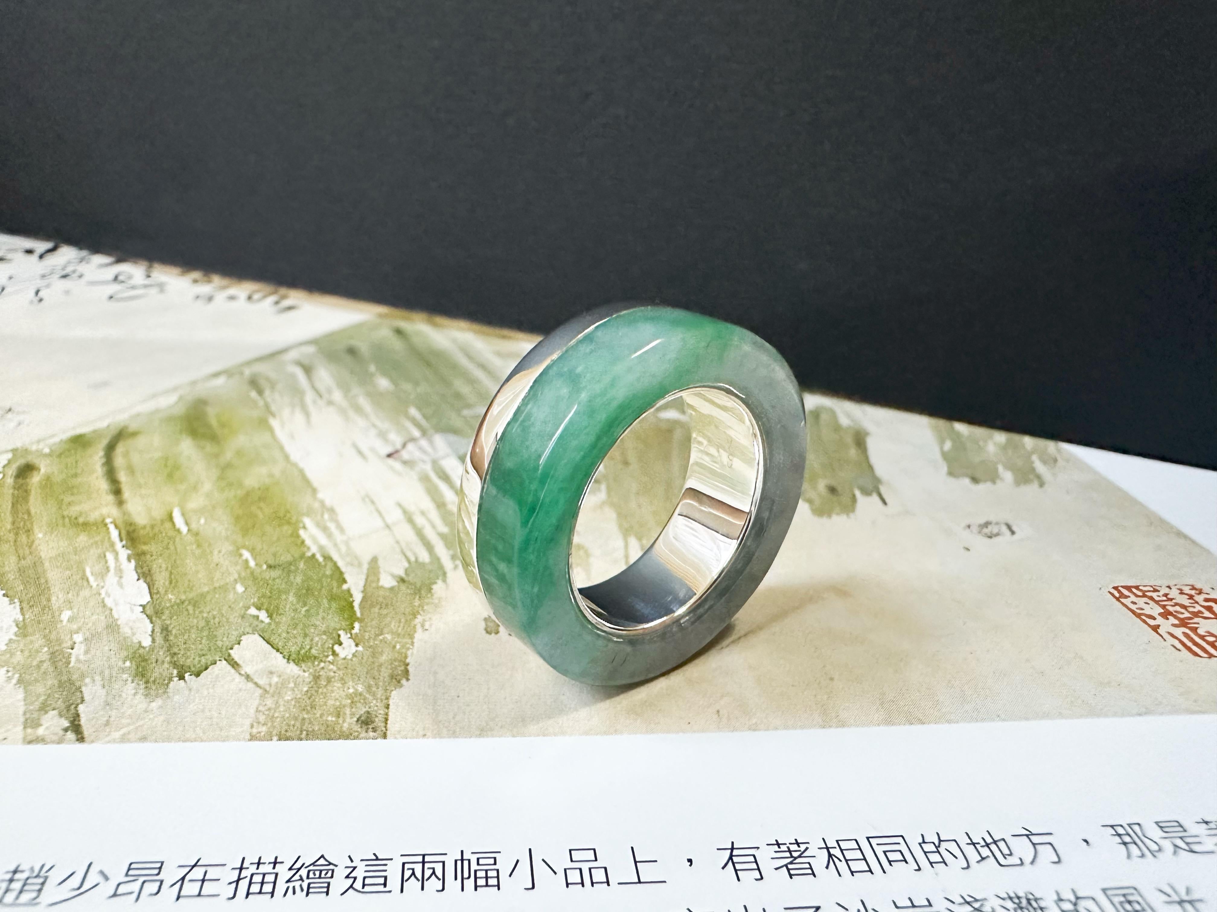Hand-Carved Type-A Myanmar Jadeite Jade Ring Band In New Condition For Sale In Kowloon, HK