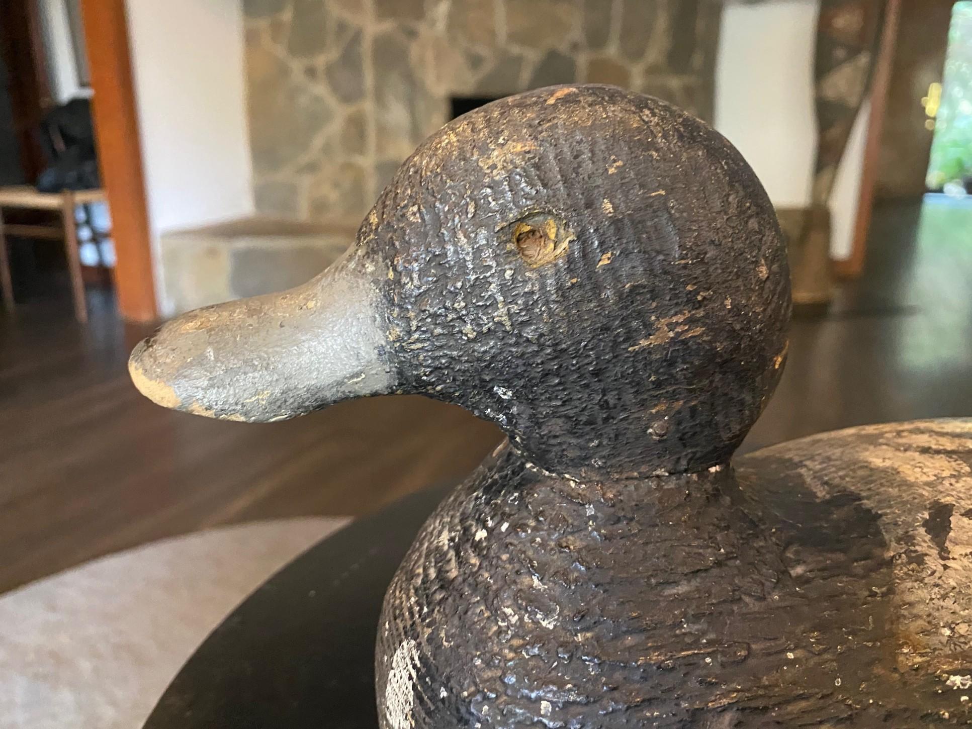 Américain Sculpture en bois antique sculptée à la main canard colvert début 20ème siècle en vente