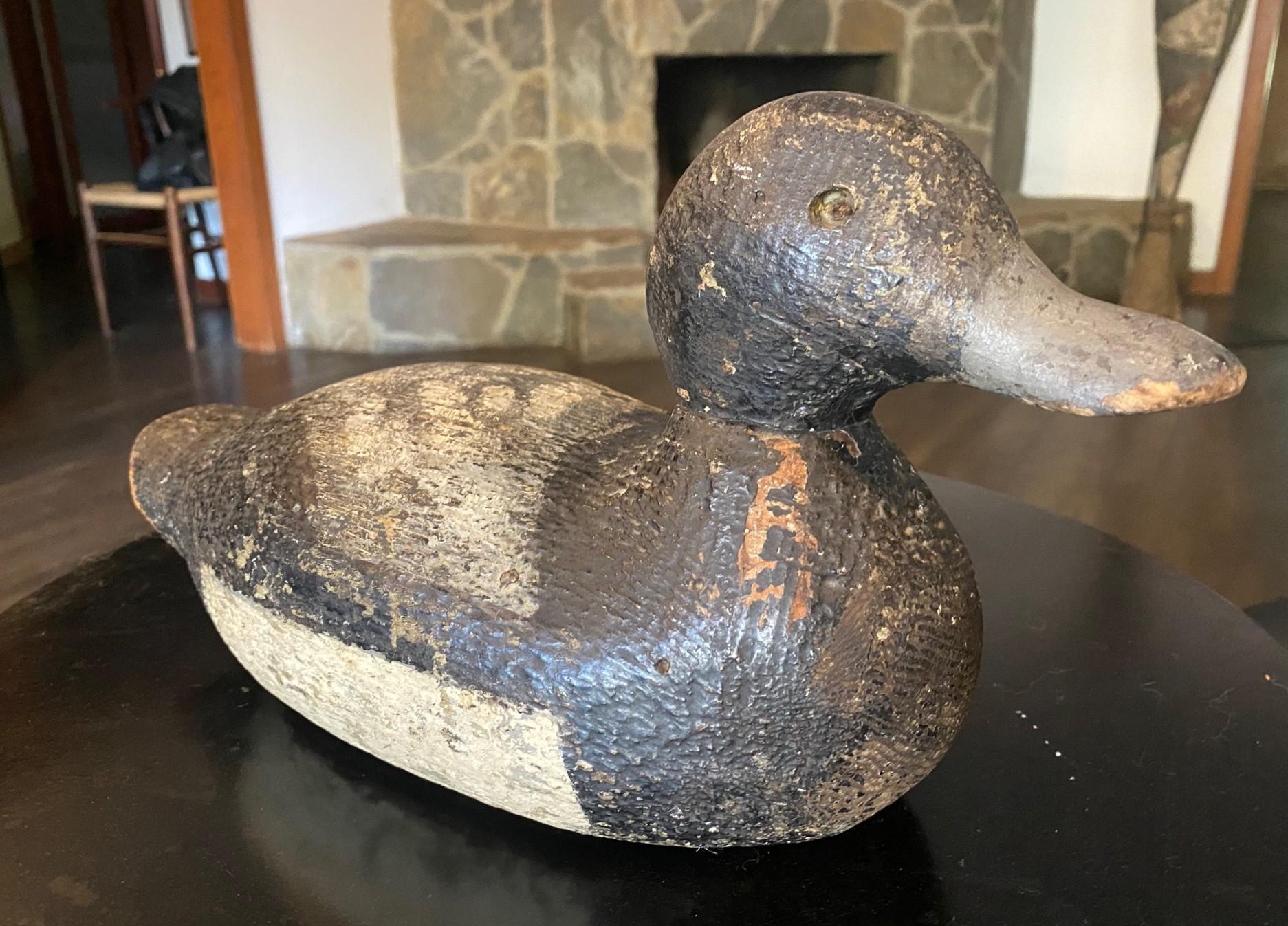 20ième siècle Sculpture en bois antique sculptée à la main canard colvert début 20ème siècle en vente