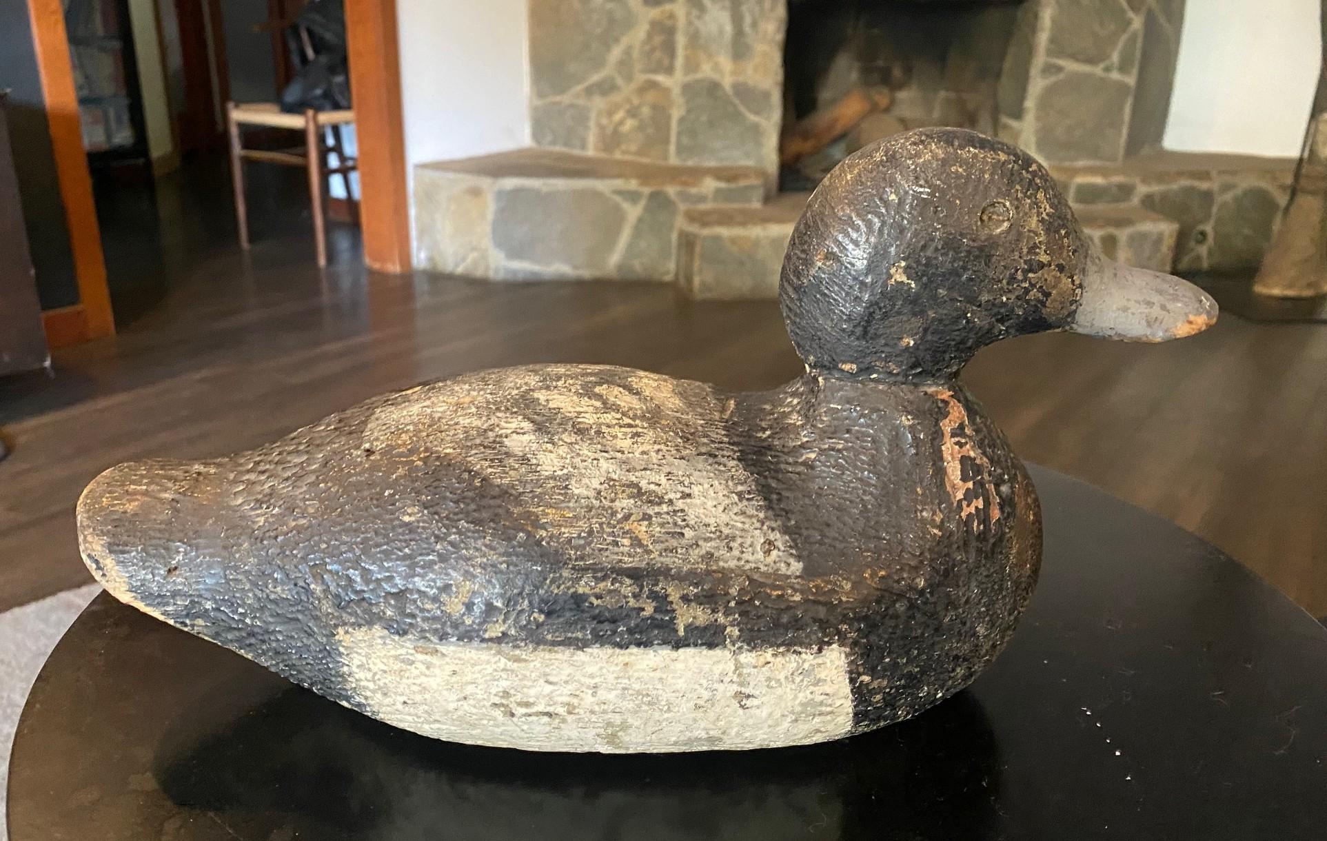 Bois Sculpture en bois antique sculptée à la main canard colvert début 20ème siècle en vente