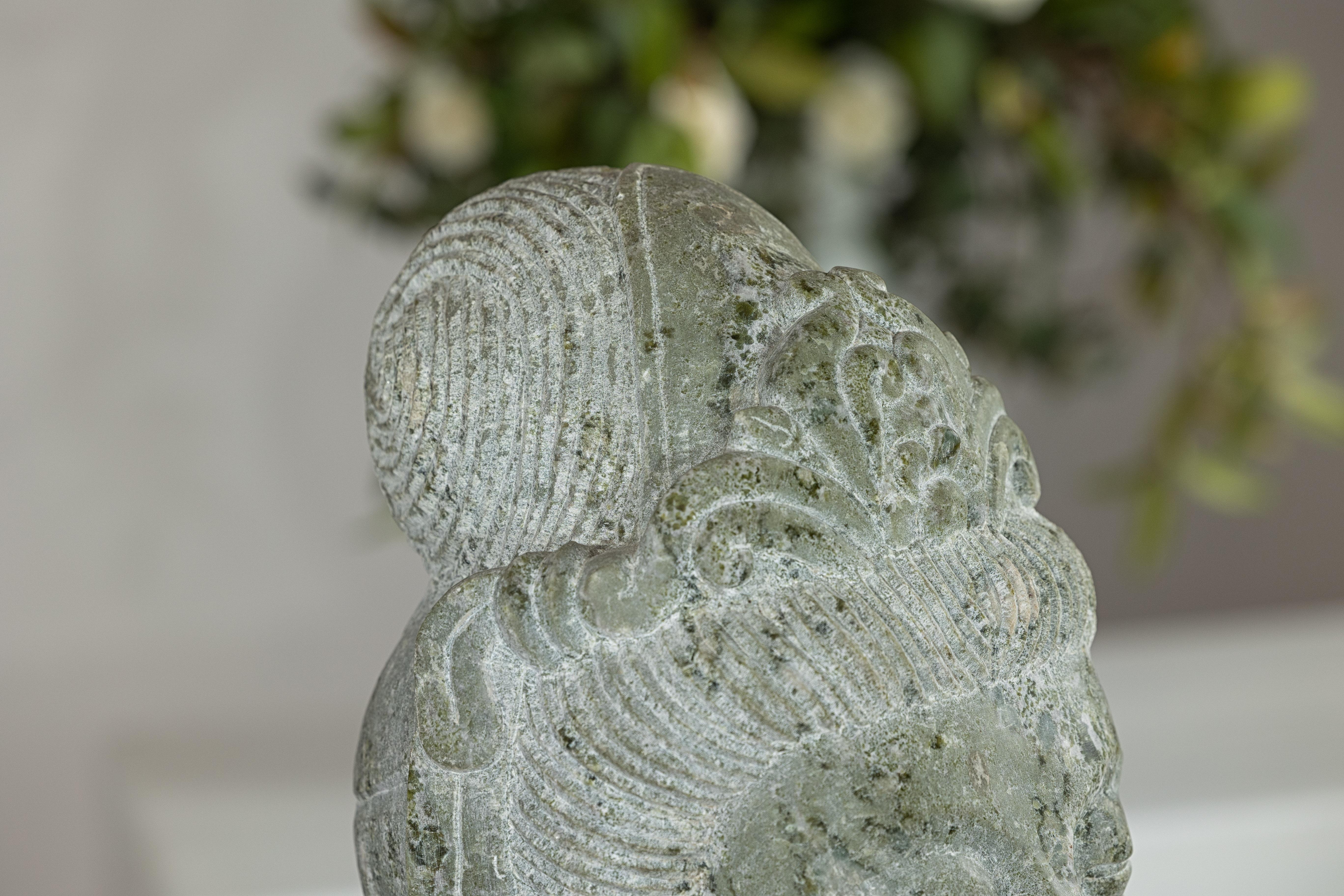 Scultura di testa di Quán Yīn cinese d'epoca intagliata a mano con patina naturale in vendita 3
