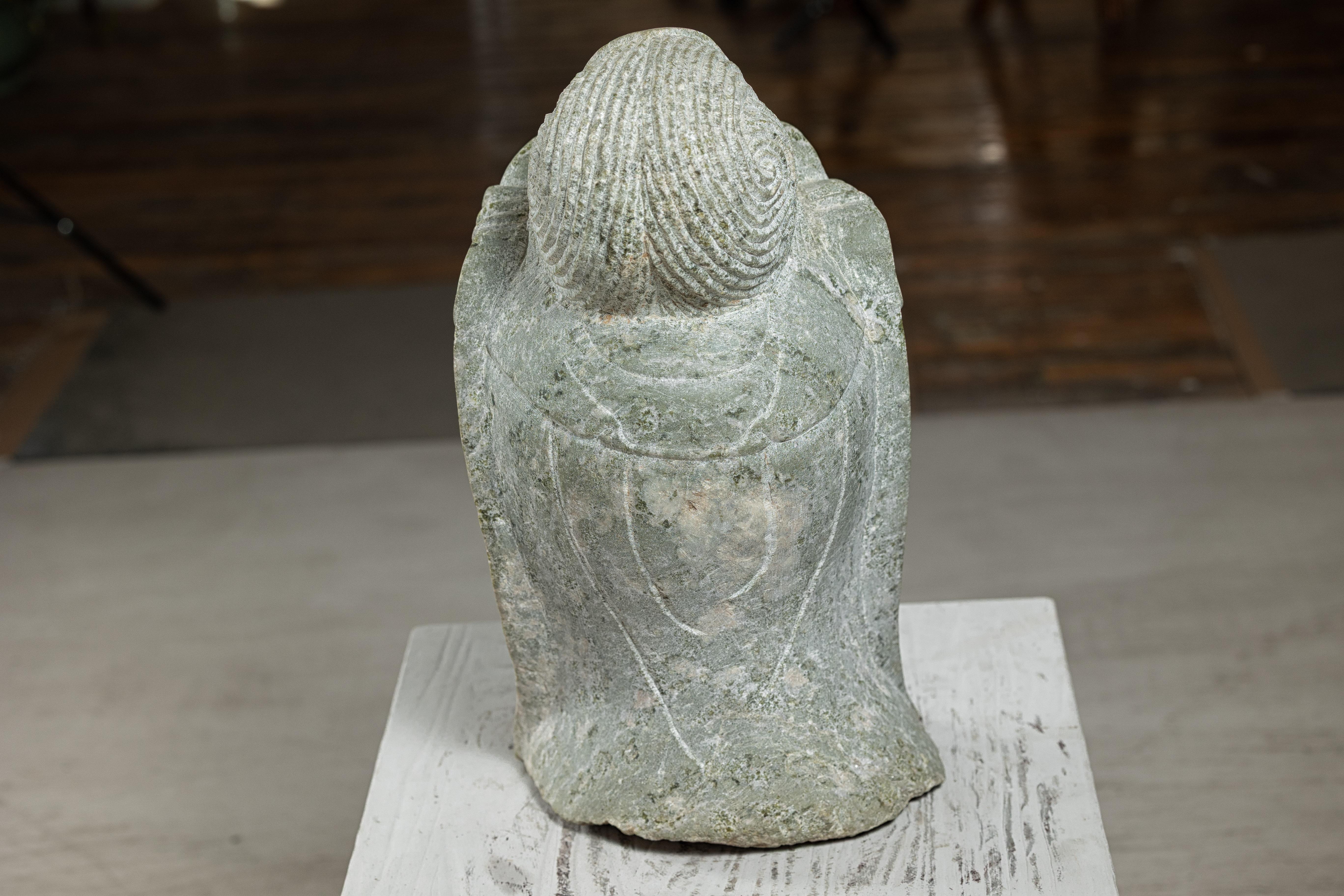 Scultura di testa di Quán Yīn cinese d'epoca intagliata a mano con patina naturale in vendita 7