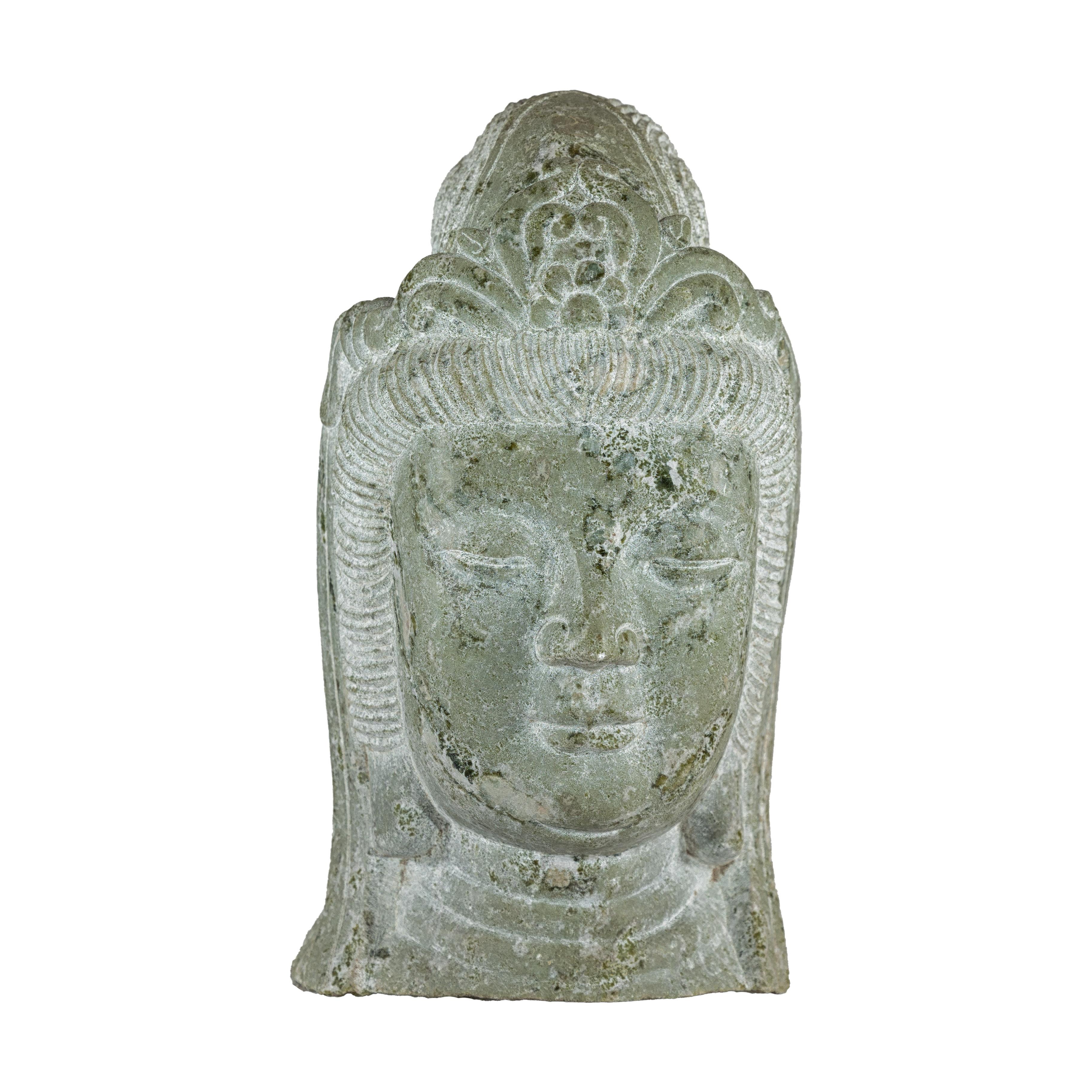 Scultura di testa di Quán Yīn cinese d'epoca intagliata a mano con patina naturale in vendita 12