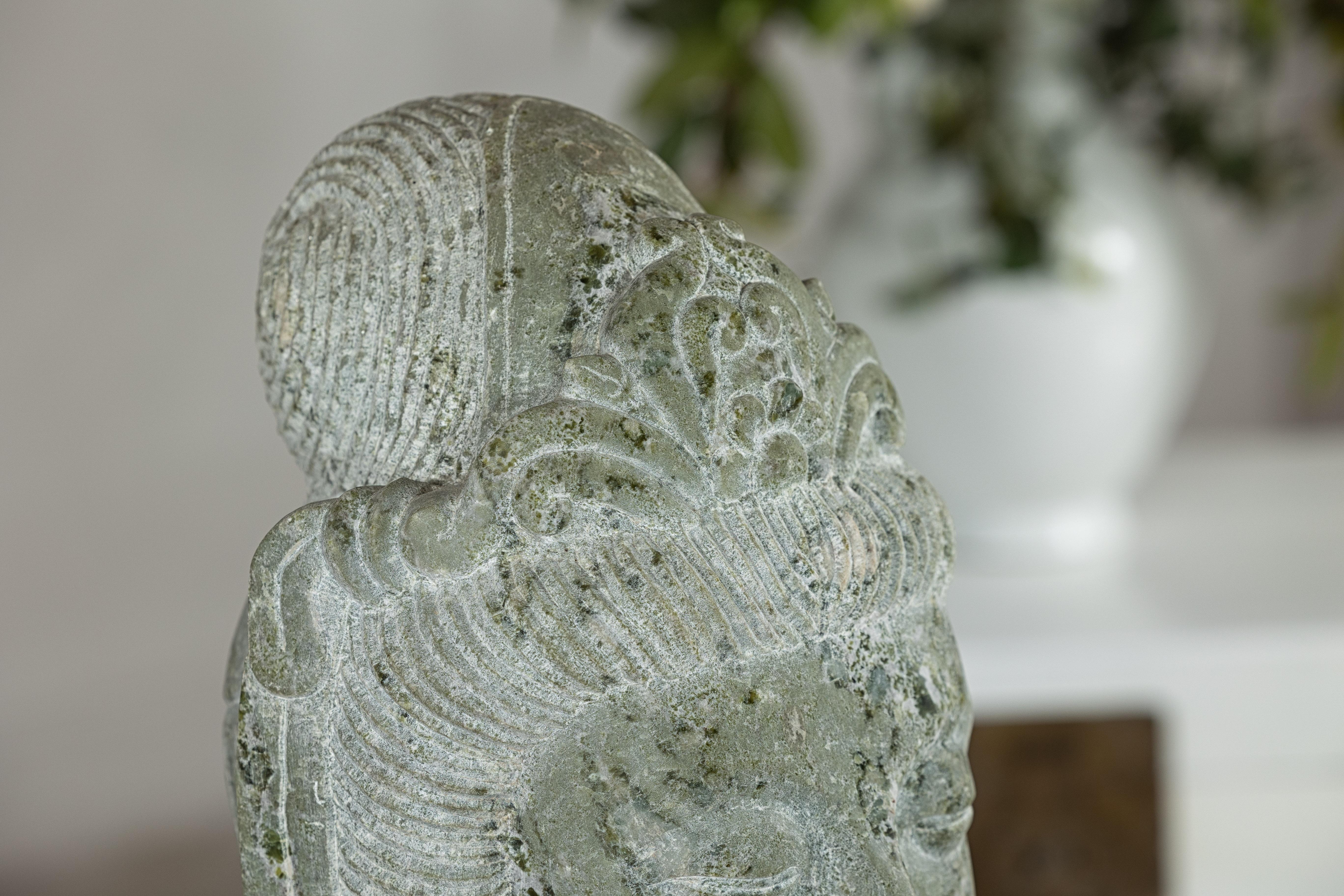 Scisto Scultura di testa di Quán Yīn cinese d'epoca intagliata a mano con patina naturale in vendita