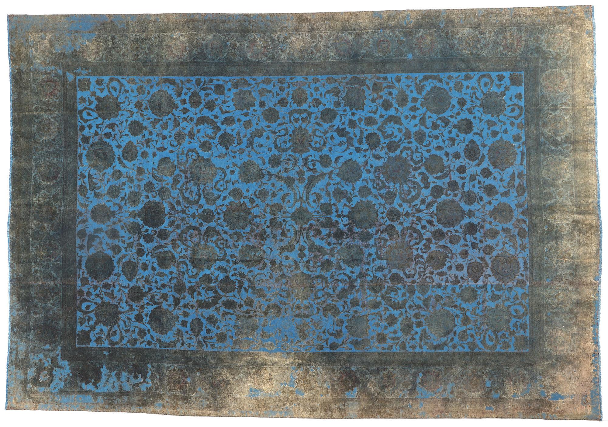 Tappeto vintage persiano sovratinto blu intagliato a mano dal fascino moderno ed eclettico in vendita 2