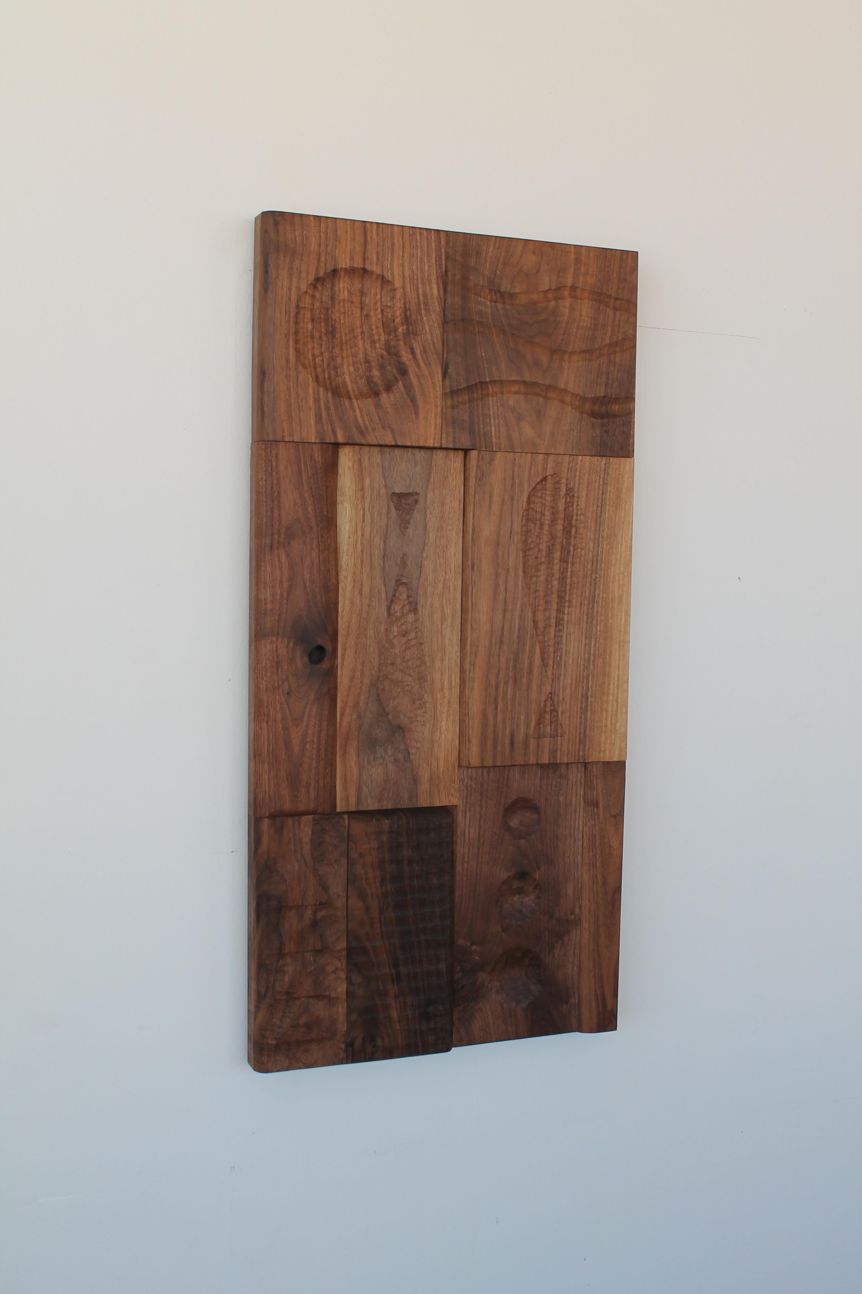 Panel mural tallado a mano en nogal Bauhaus en venta