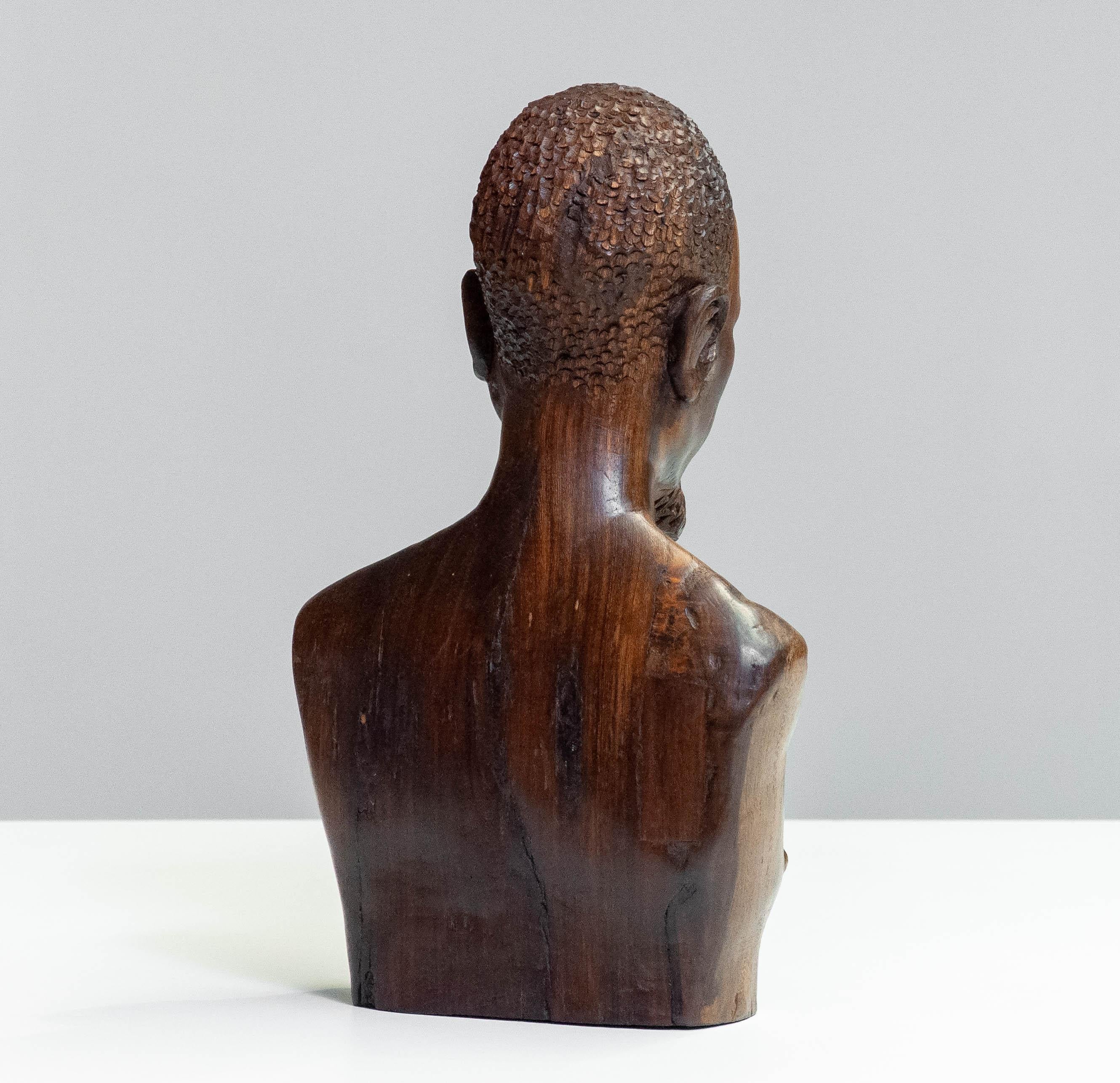 Fine XX secolo Busto in noce intagliato a mano, metà del XX secolo in vendita