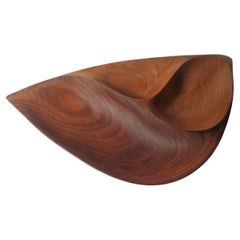 Handgeschnitzte Freiformschale aus Nussbaumholz von Emil Milan, 1950er Jahre